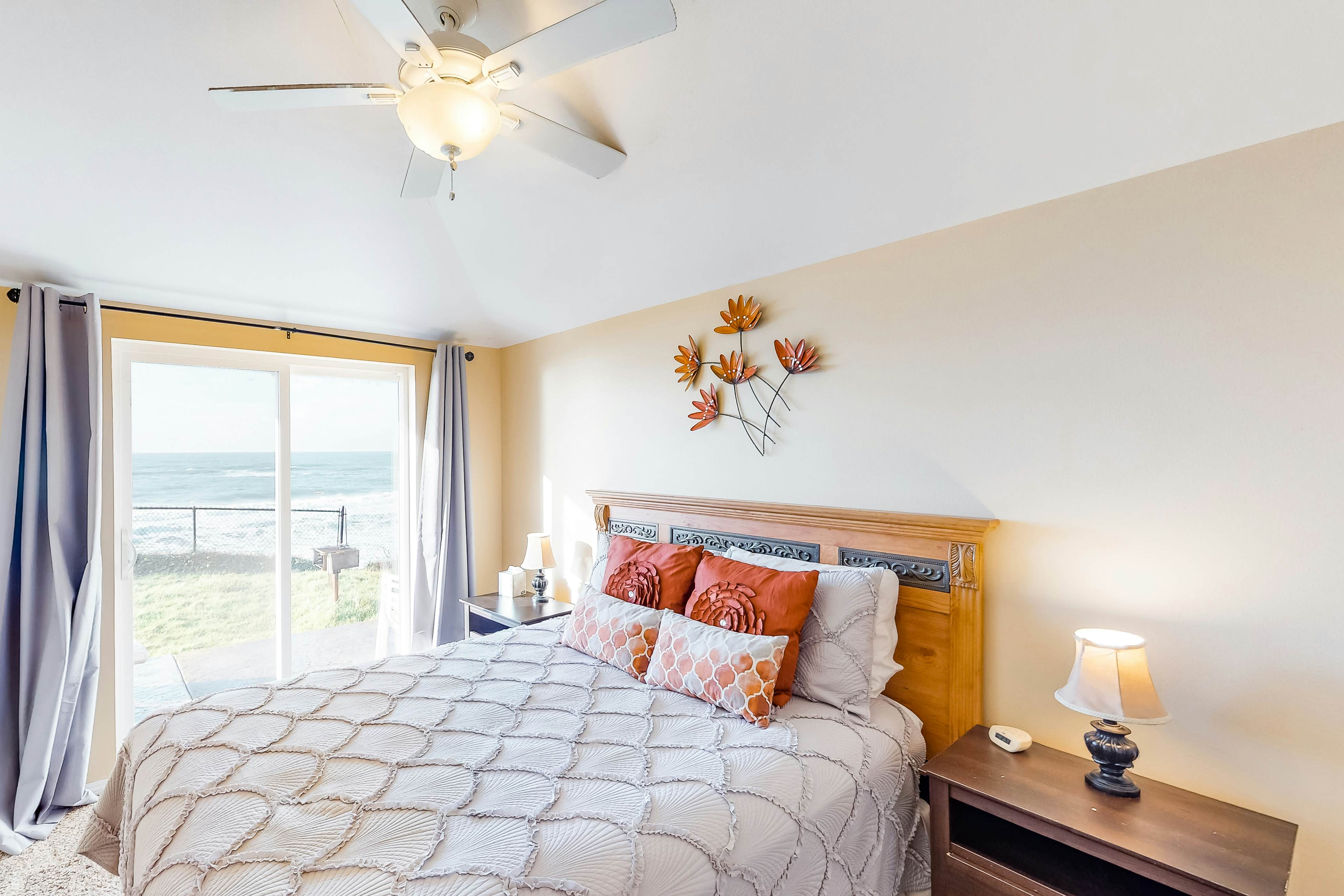 Oceanfront house steps to beach with private hot tub, firepit & spectacular view