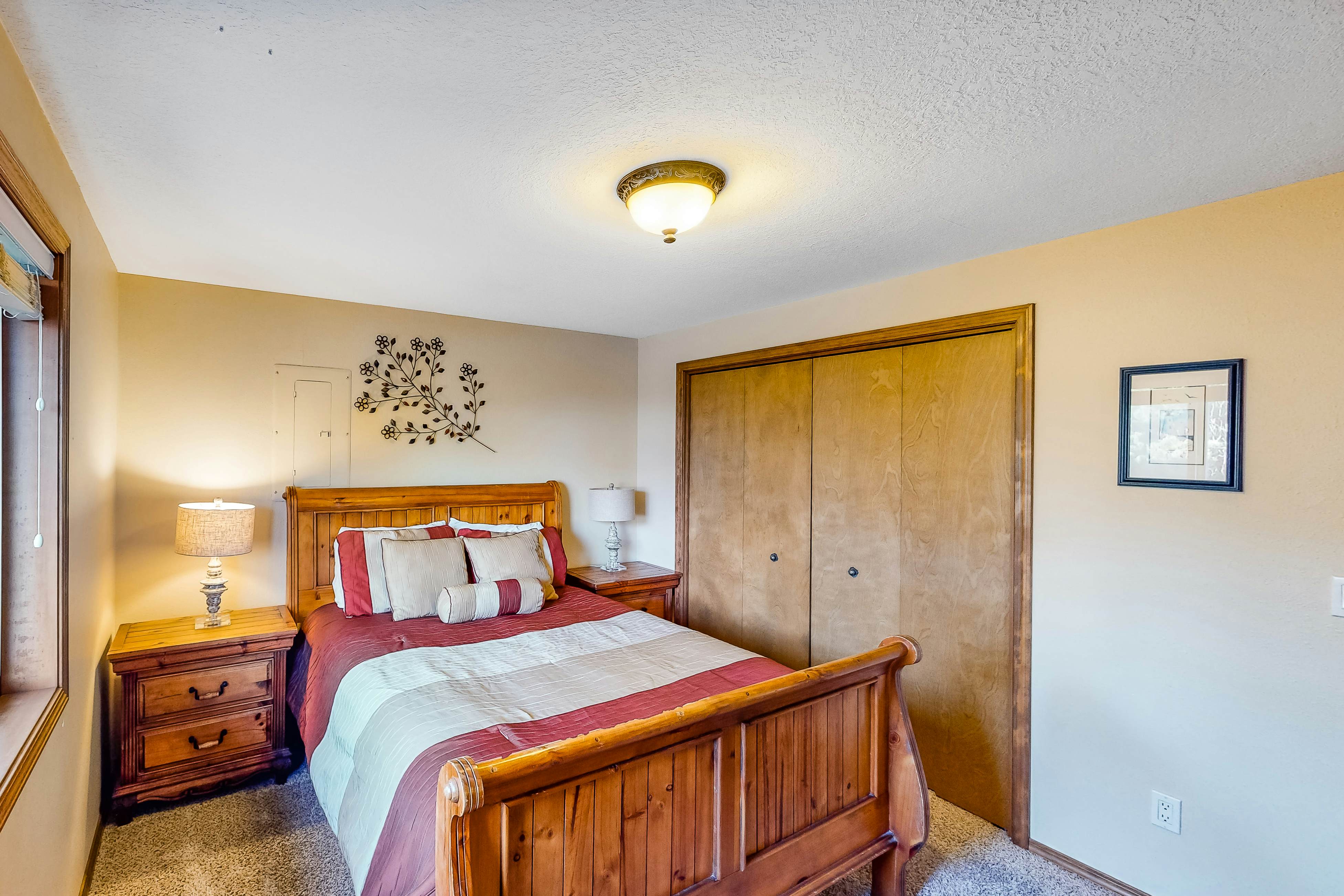 Oceanfront house steps to beach with private hot tub, firepit & spectacular view