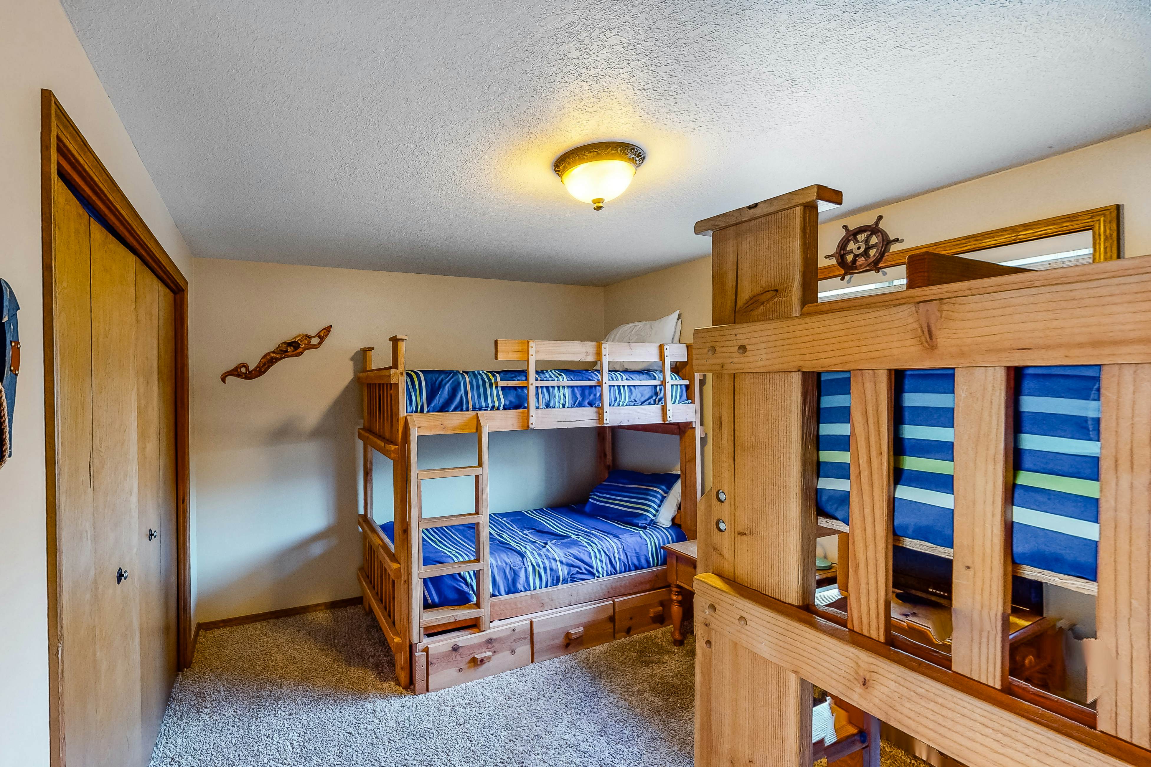 Oceanfront house steps to beach with private hot tub, firepit & spectacular view