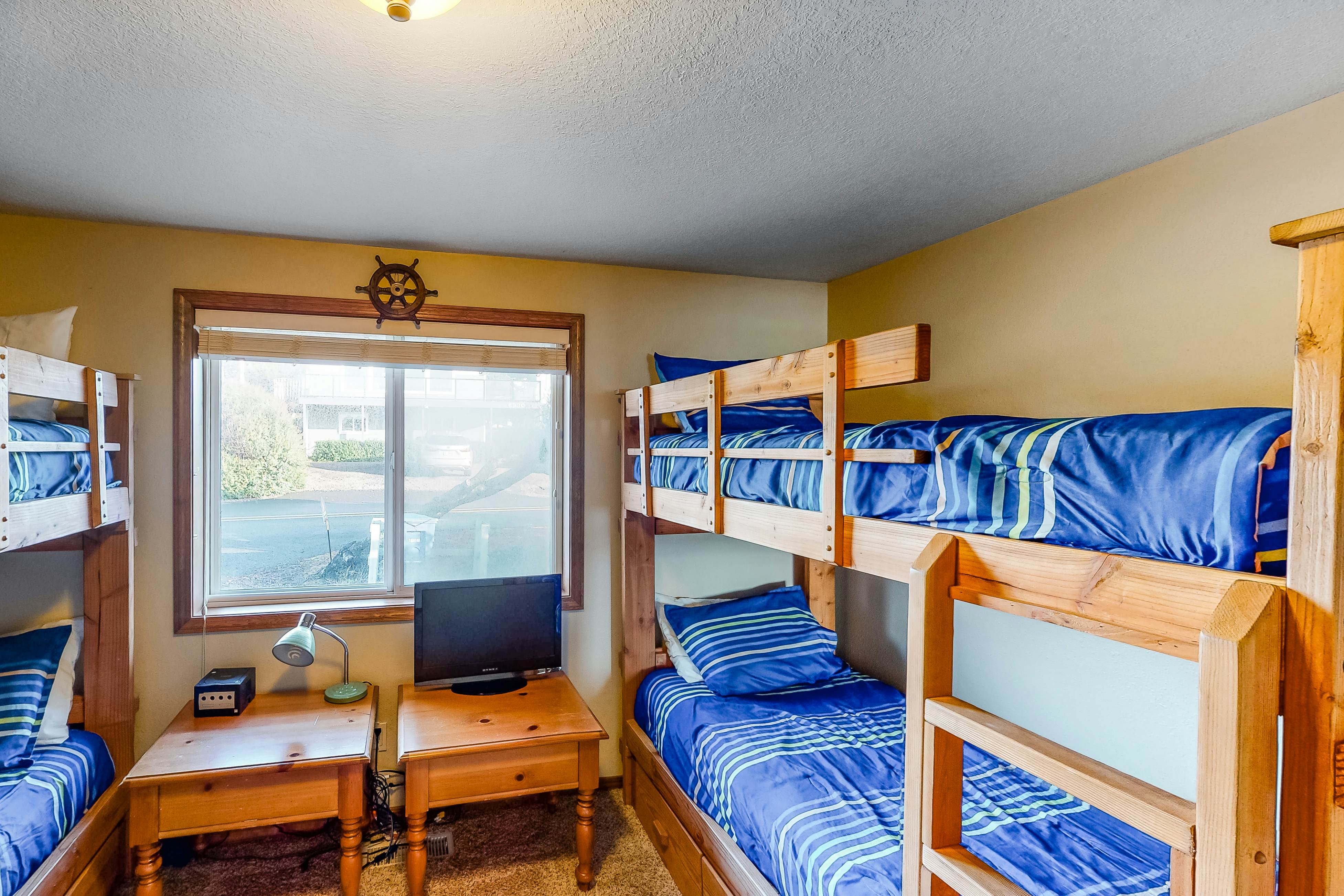 Oceanfront house steps to beach with private hot tub, firepit & spectacular view