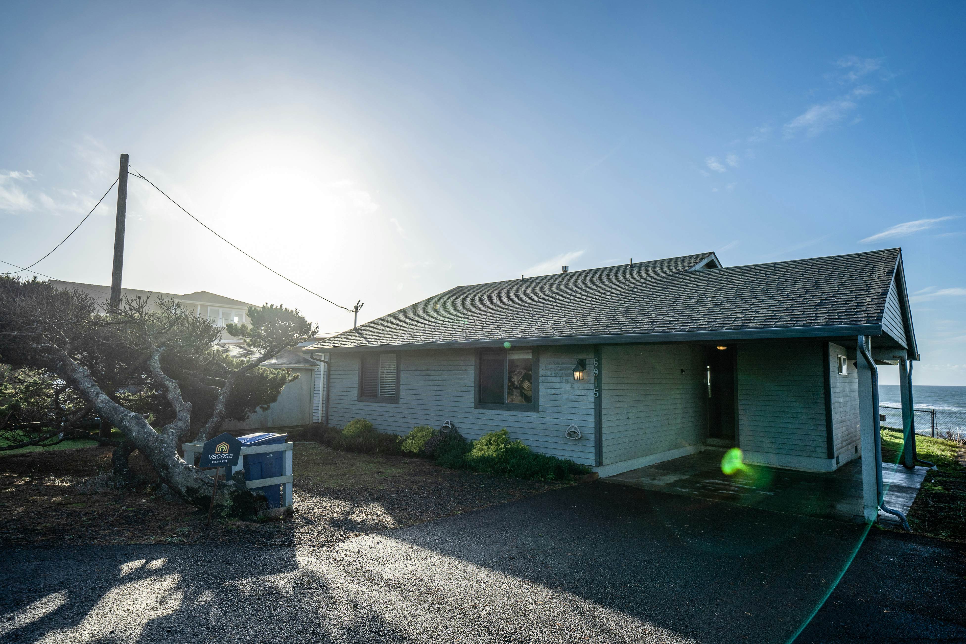 Oceanfront house steps to beach with private hot tub, firepit & spectacular view
