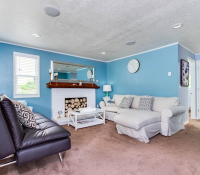 Modern house blocks from the beach near golfing and restaurants