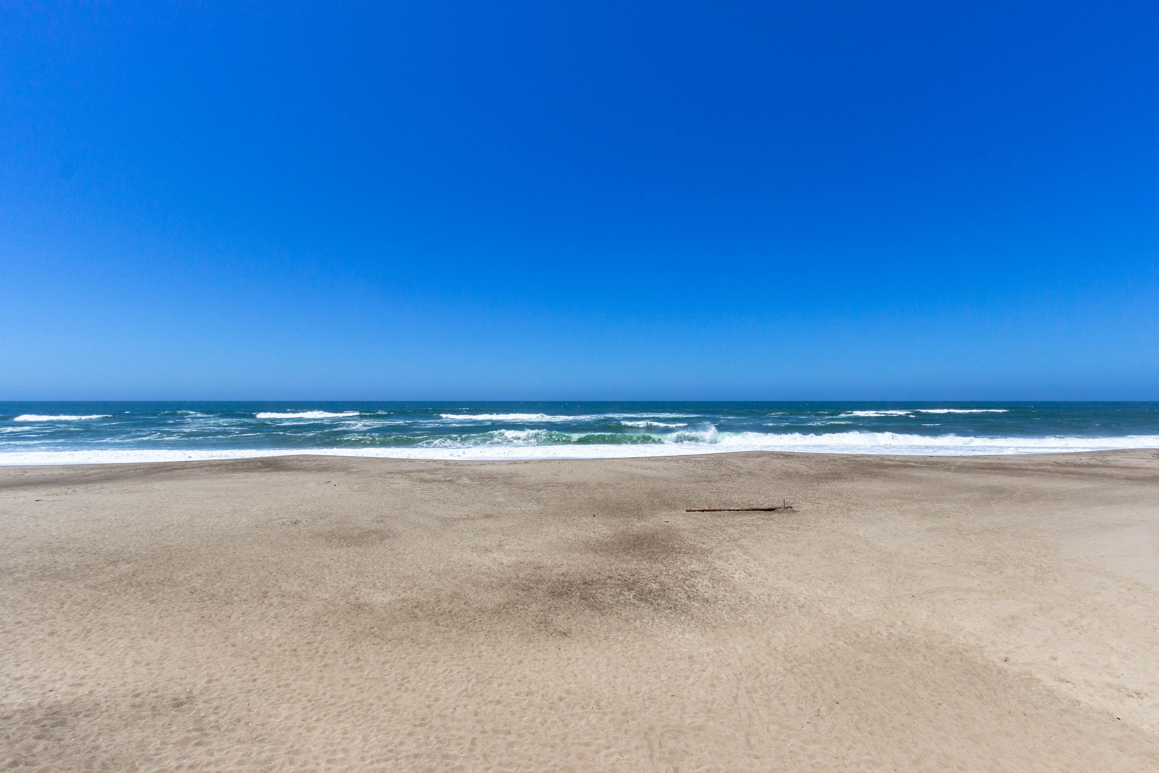 Modern house blocks from the beach near golfing and restaurants