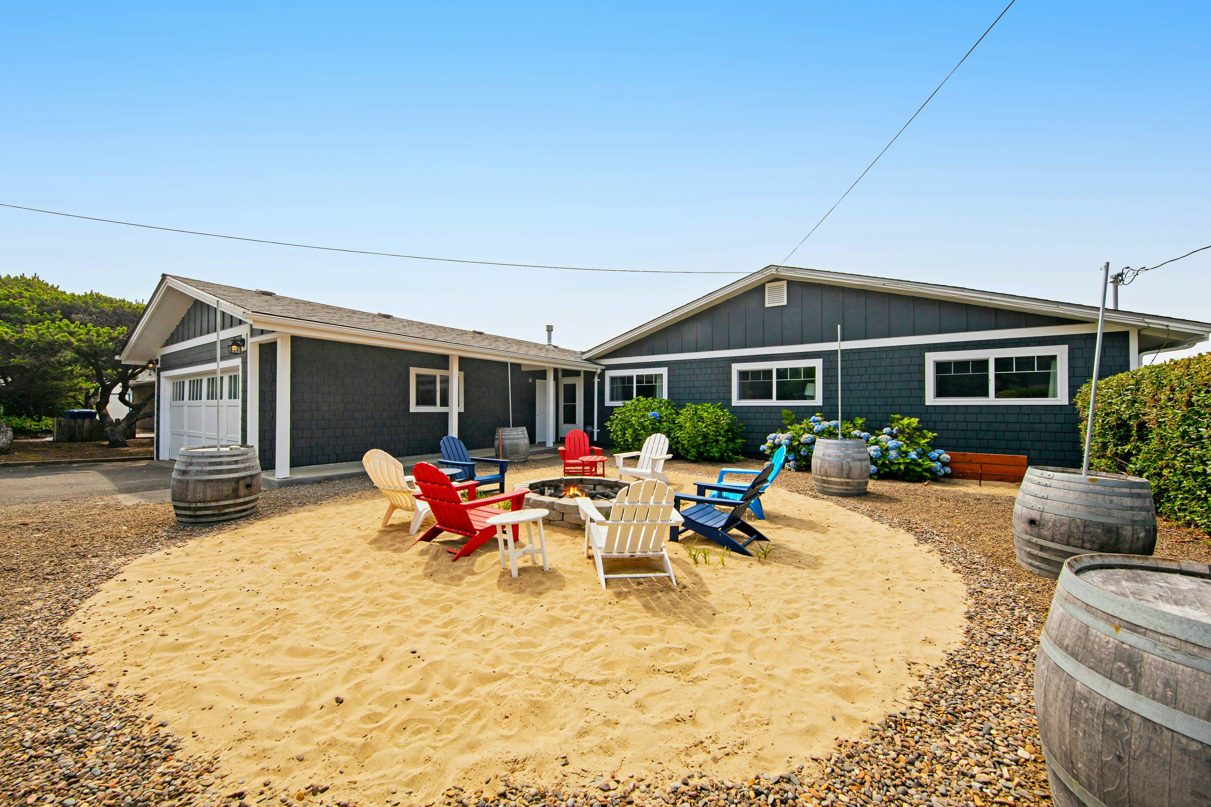 Oceanfront, dog-friendly house with deck, private hot tub & stunning views