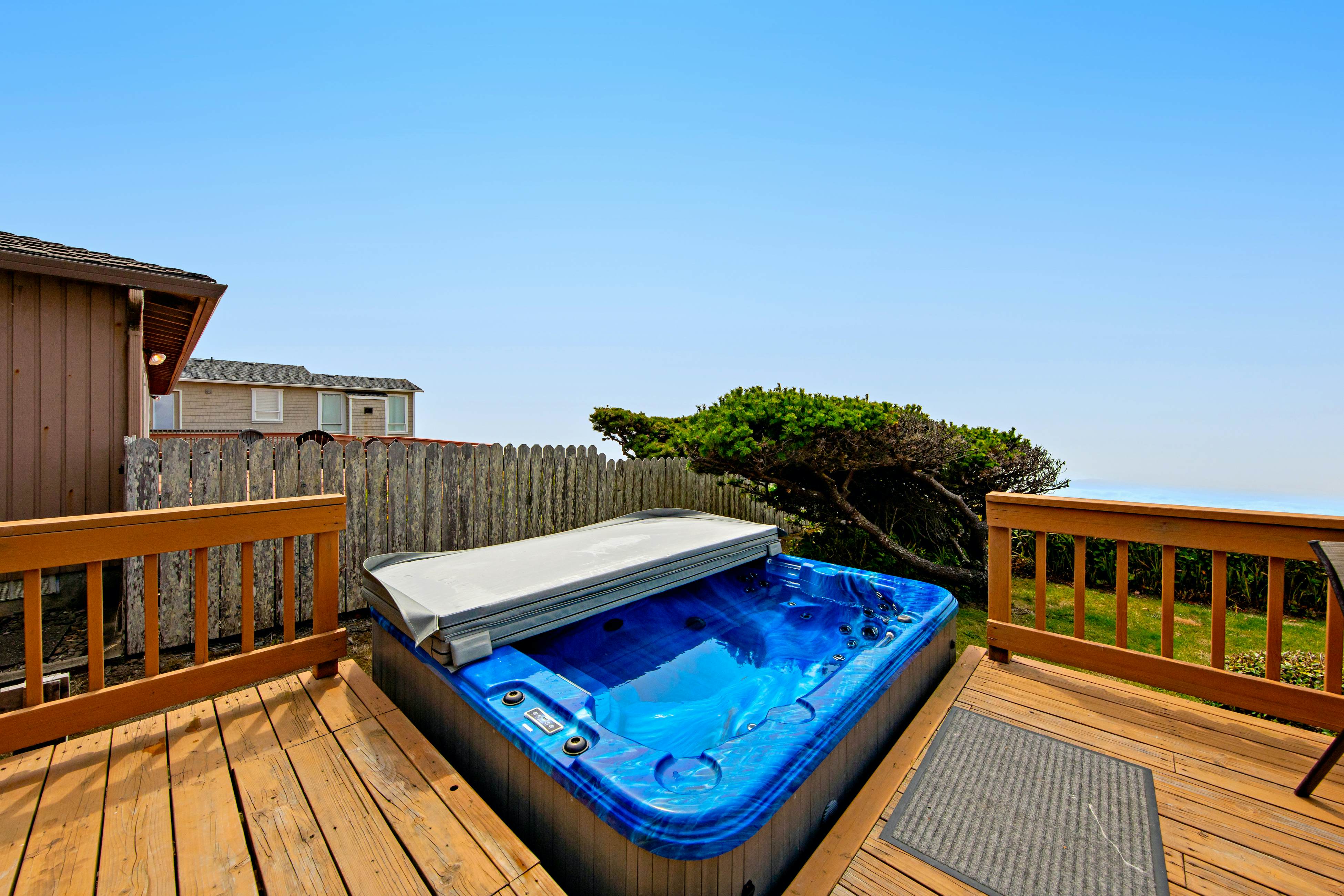 Oceanfront, dog-friendly house with deck, private hot tub & stunning views