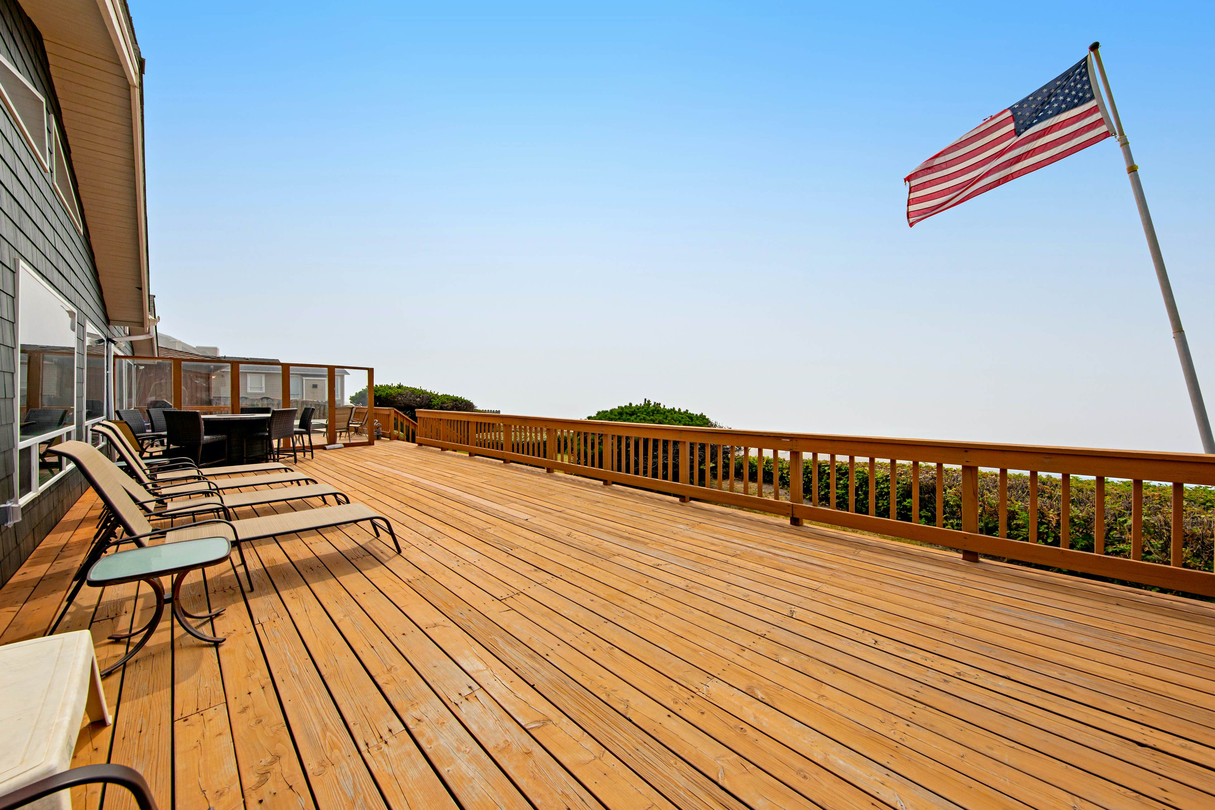Oceanfront, dog-friendly house with deck, private hot tub & stunning views