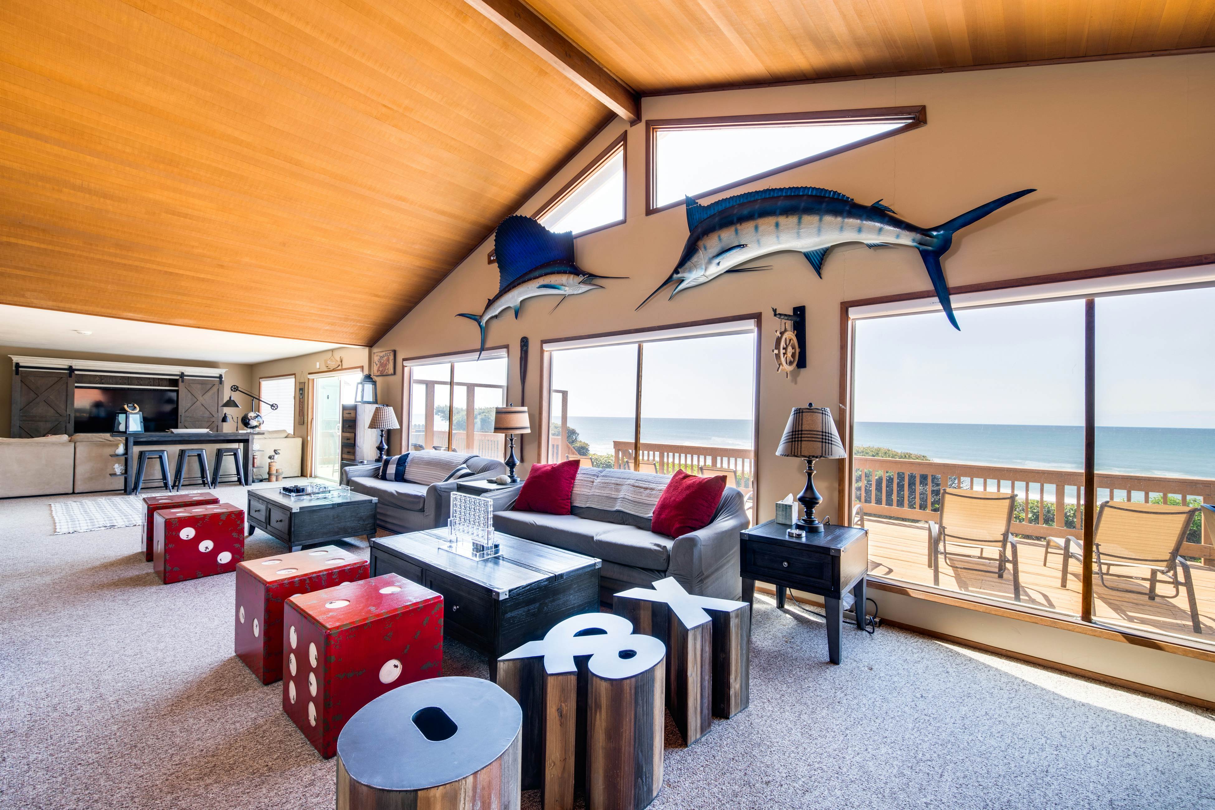 Oceanfront, dog-friendly house with deck, private hot tub & stunning views