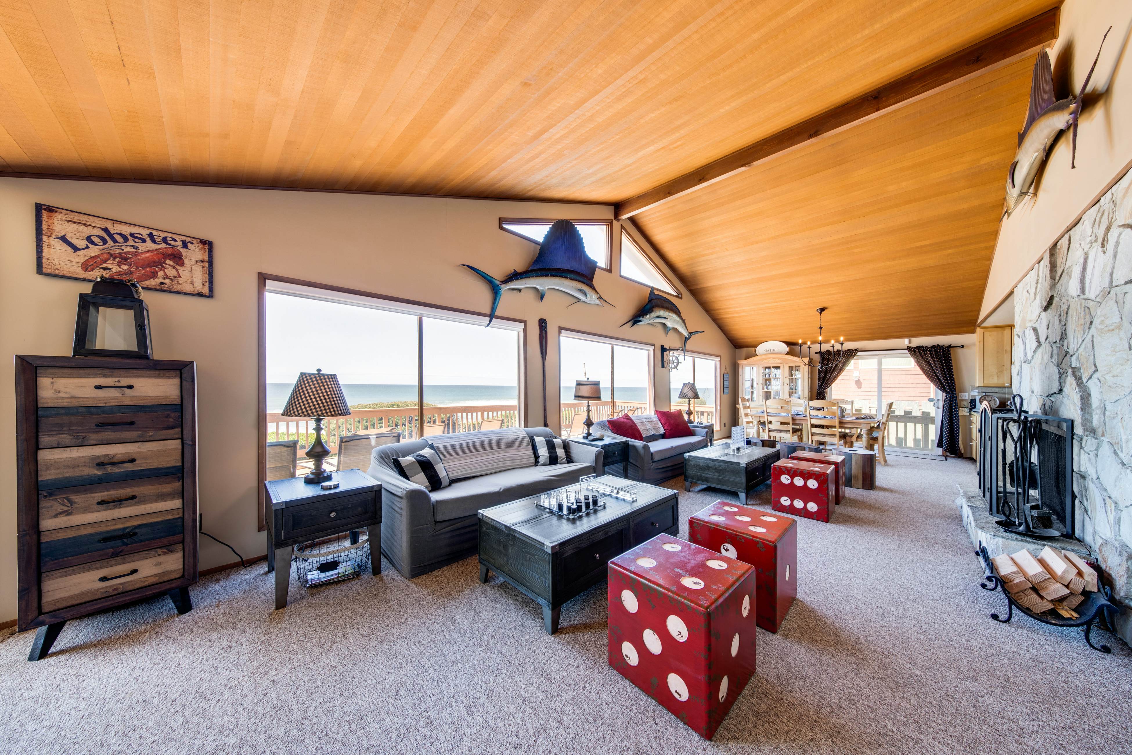 Oceanfront, dog-friendly house with deck, private hot tub & stunning views