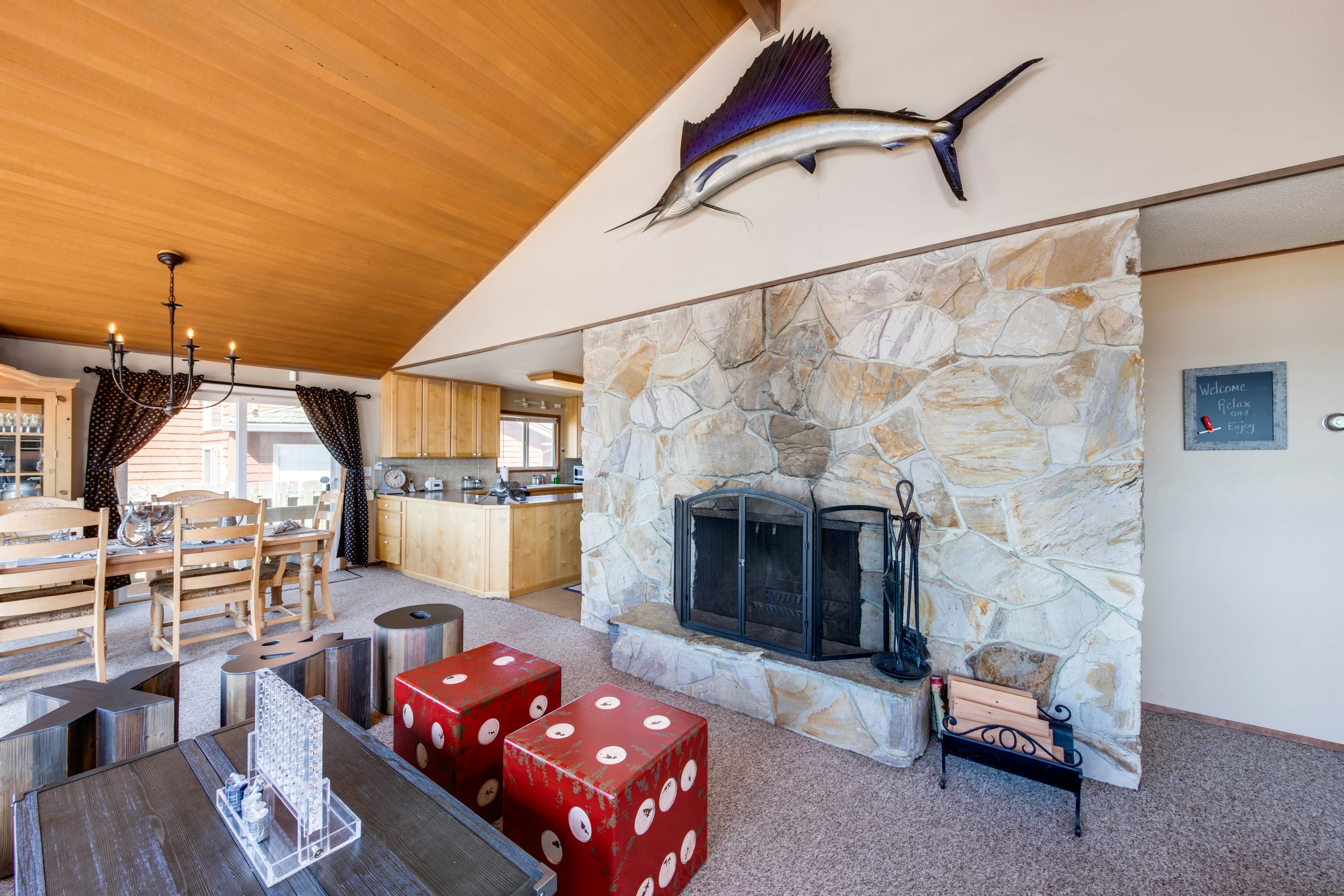 Oceanfront, dog-friendly house with deck, private hot tub & stunning views