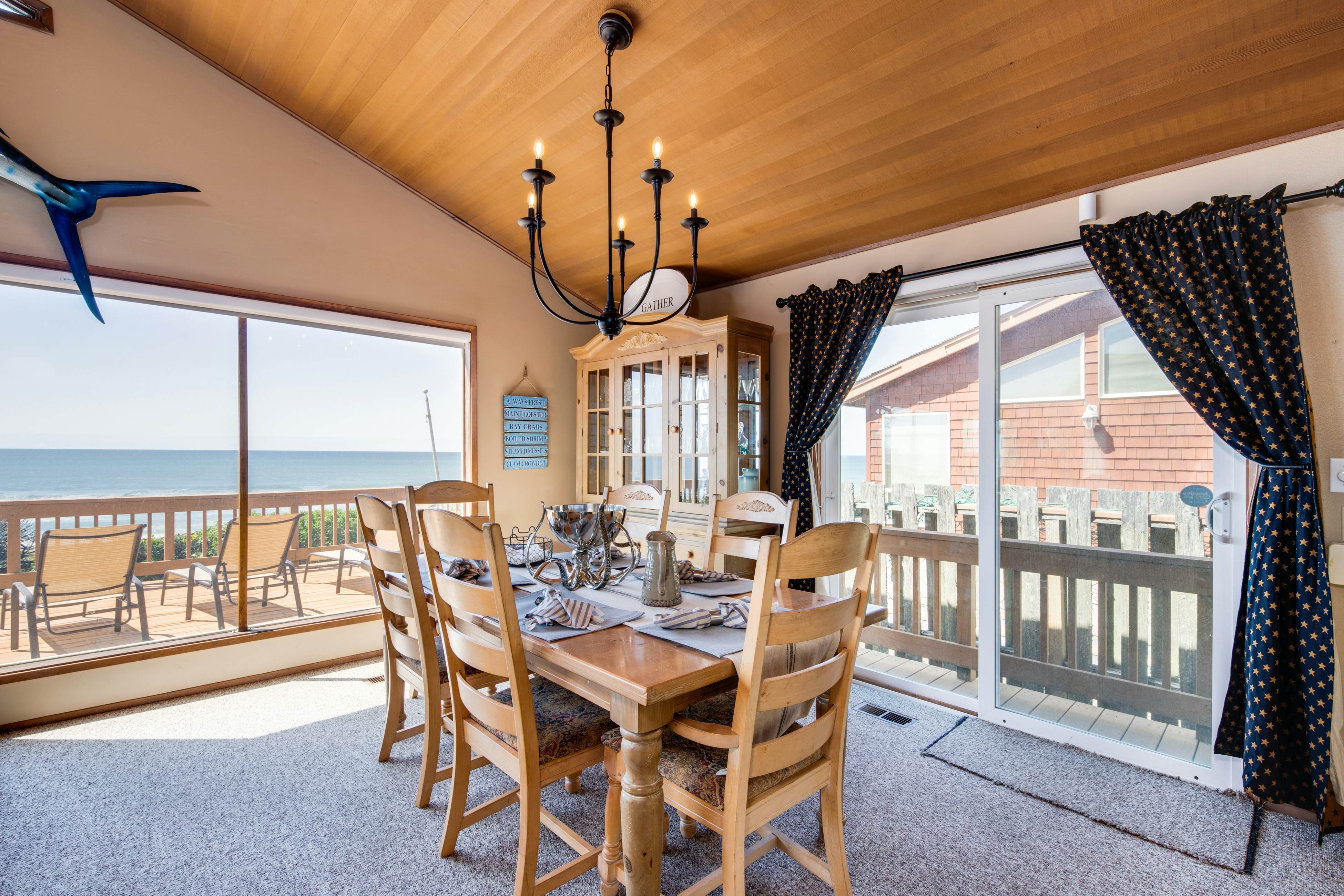 Oceanfront, dog-friendly house with deck, private hot tub & stunning views