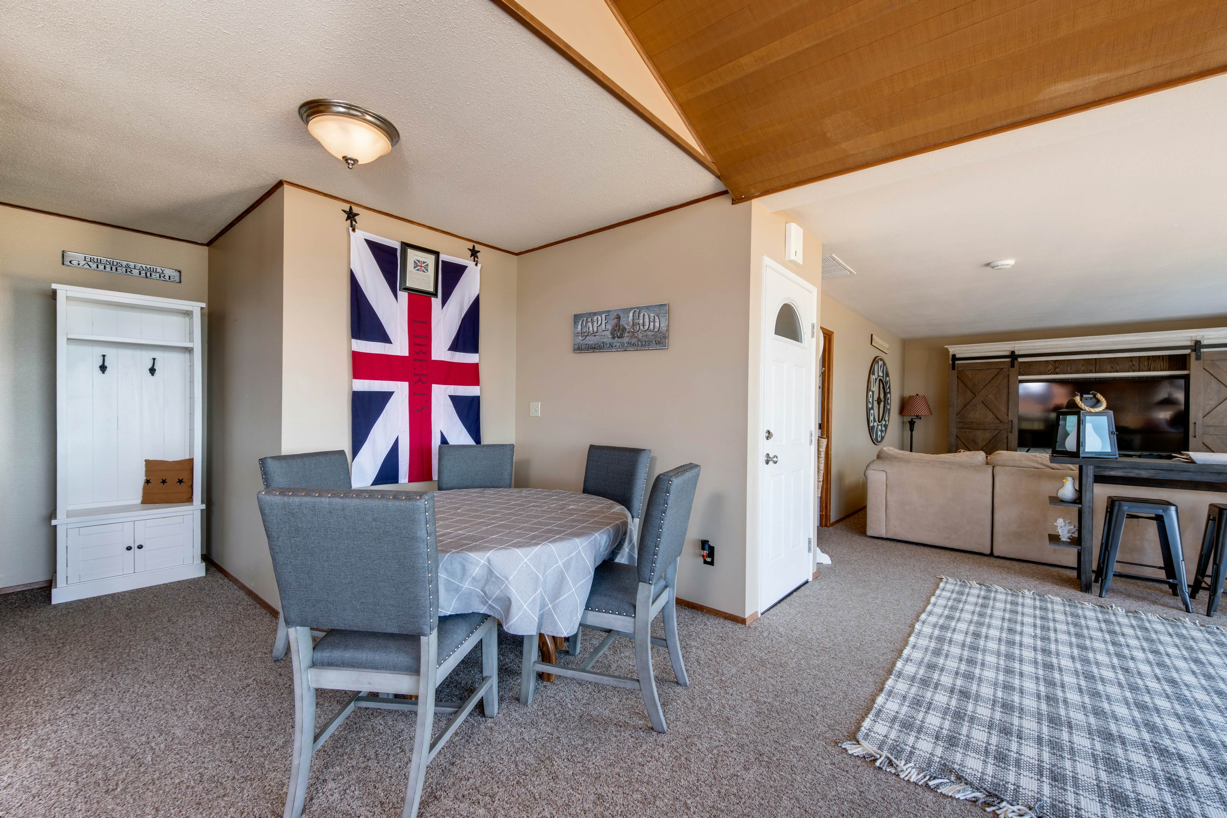 Oceanfront, dog-friendly house with deck, private hot tub & stunning views