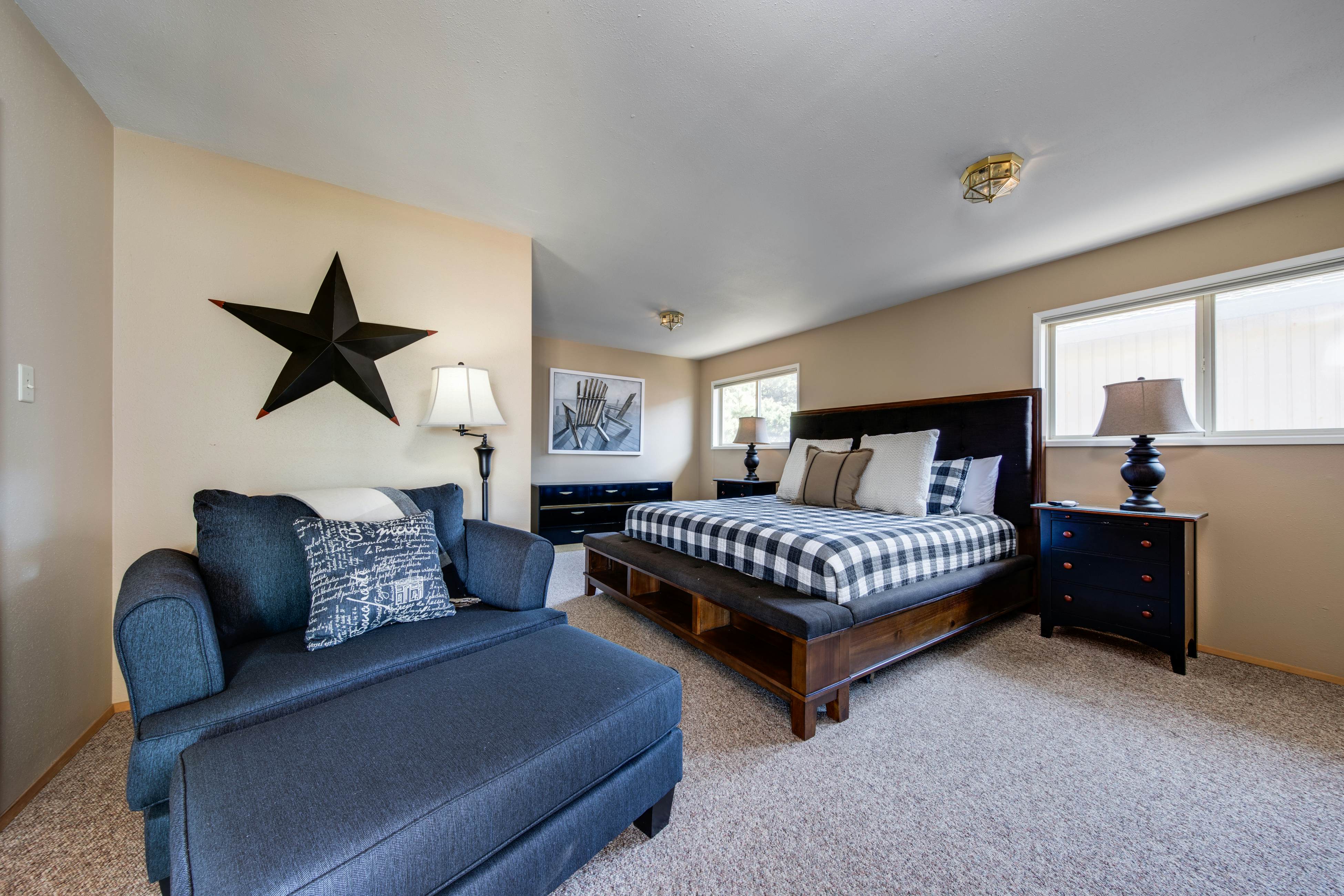 Oceanfront, dog-friendly house with deck, private hot tub & stunning views