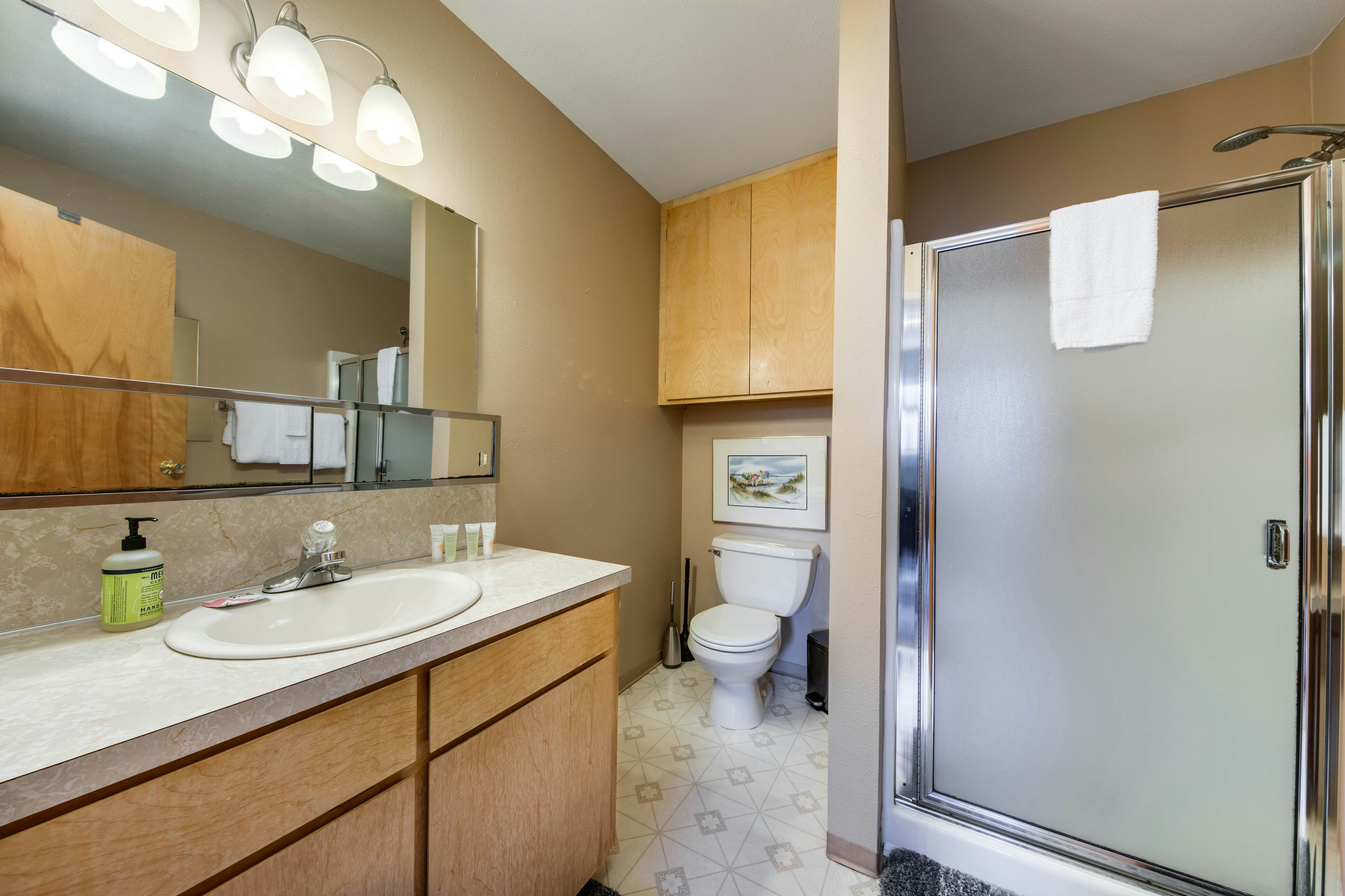 Oceanfront, dog-friendly house with deck, private hot tub & stunning views