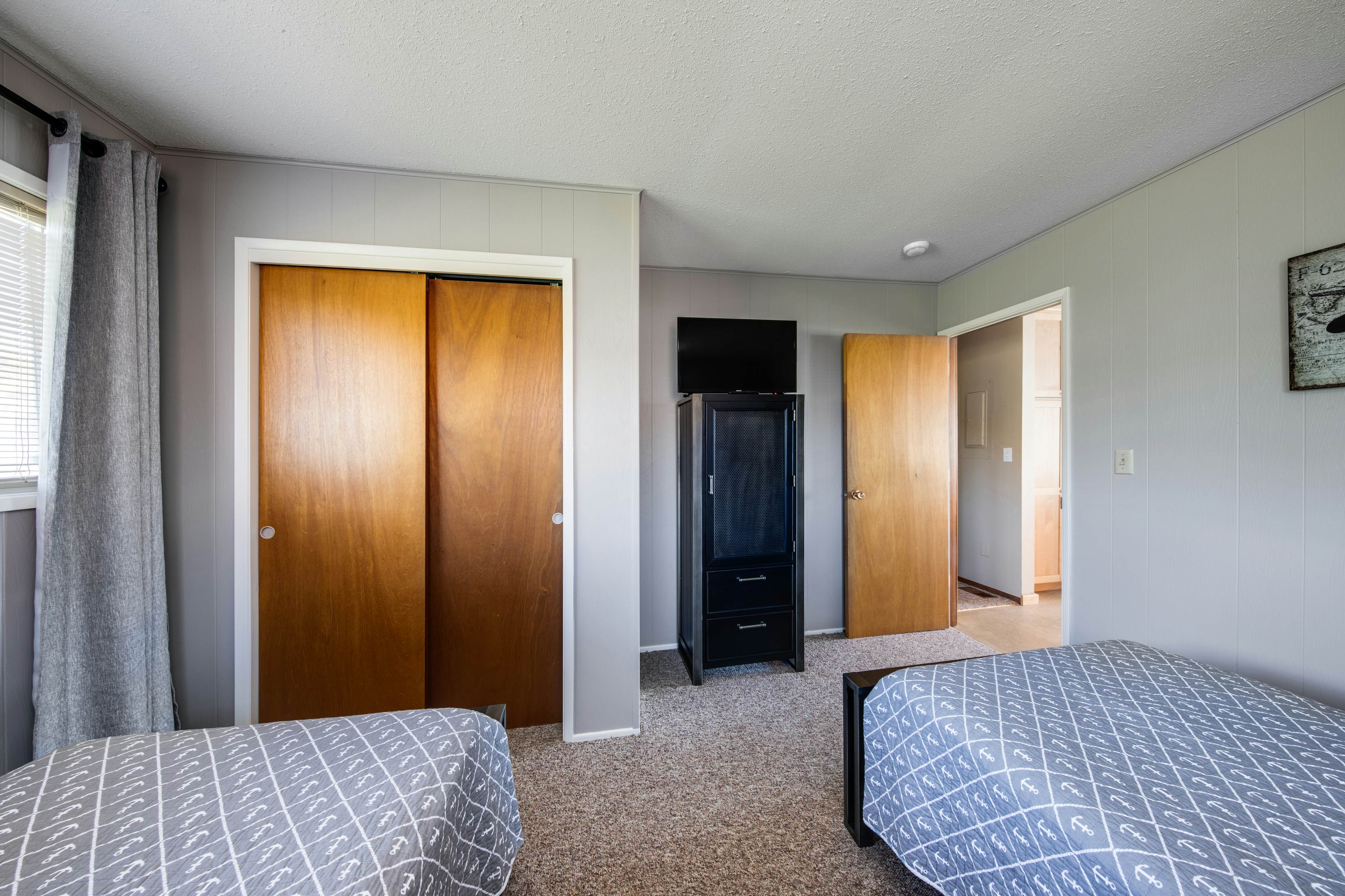 Oceanfront, dog-friendly house with deck, private hot tub & stunning views