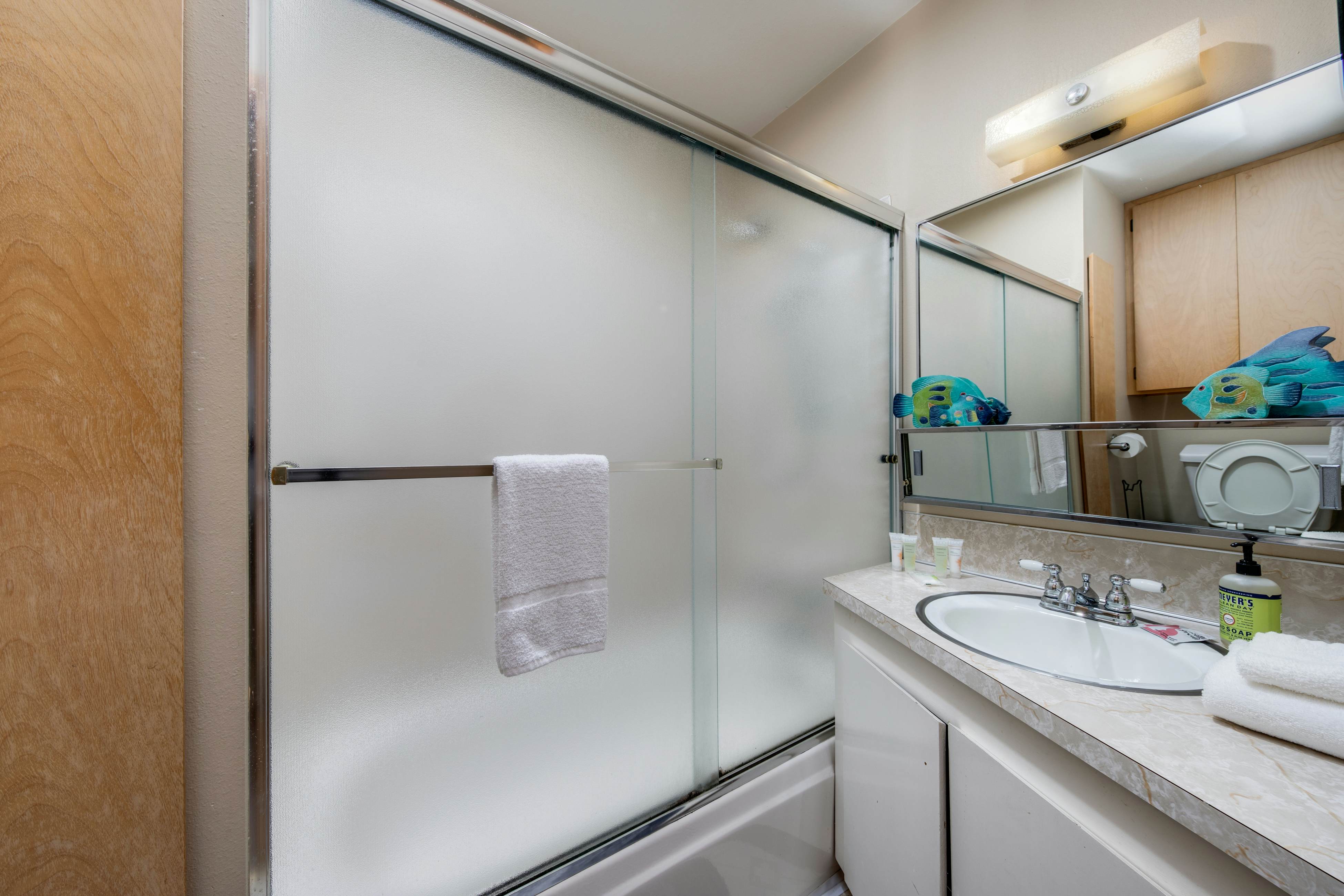 Oceanfront, dog-friendly house with deck, private hot tub & stunning views