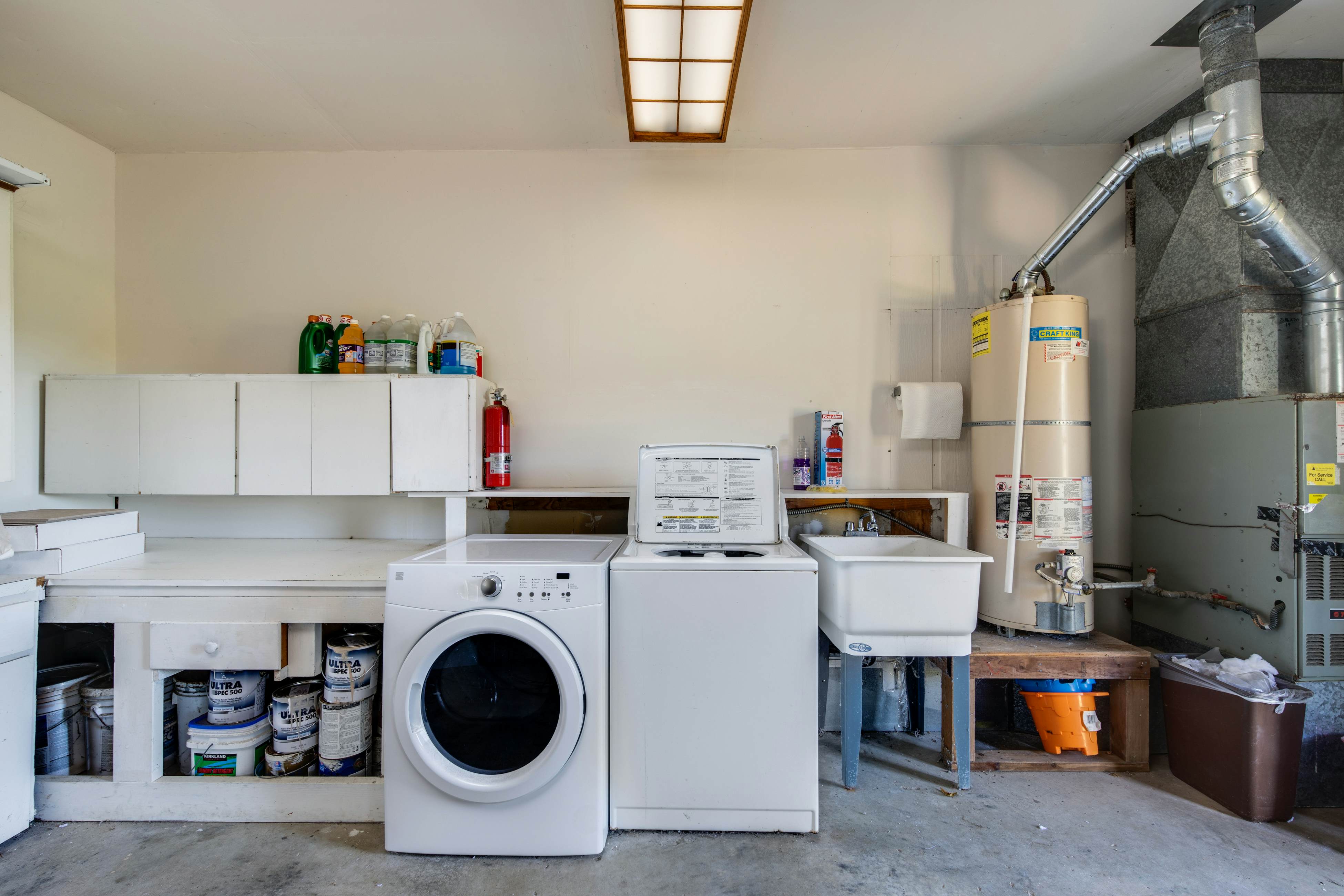 Oceanfront, dog-friendly house with deck, private hot tub & stunning views