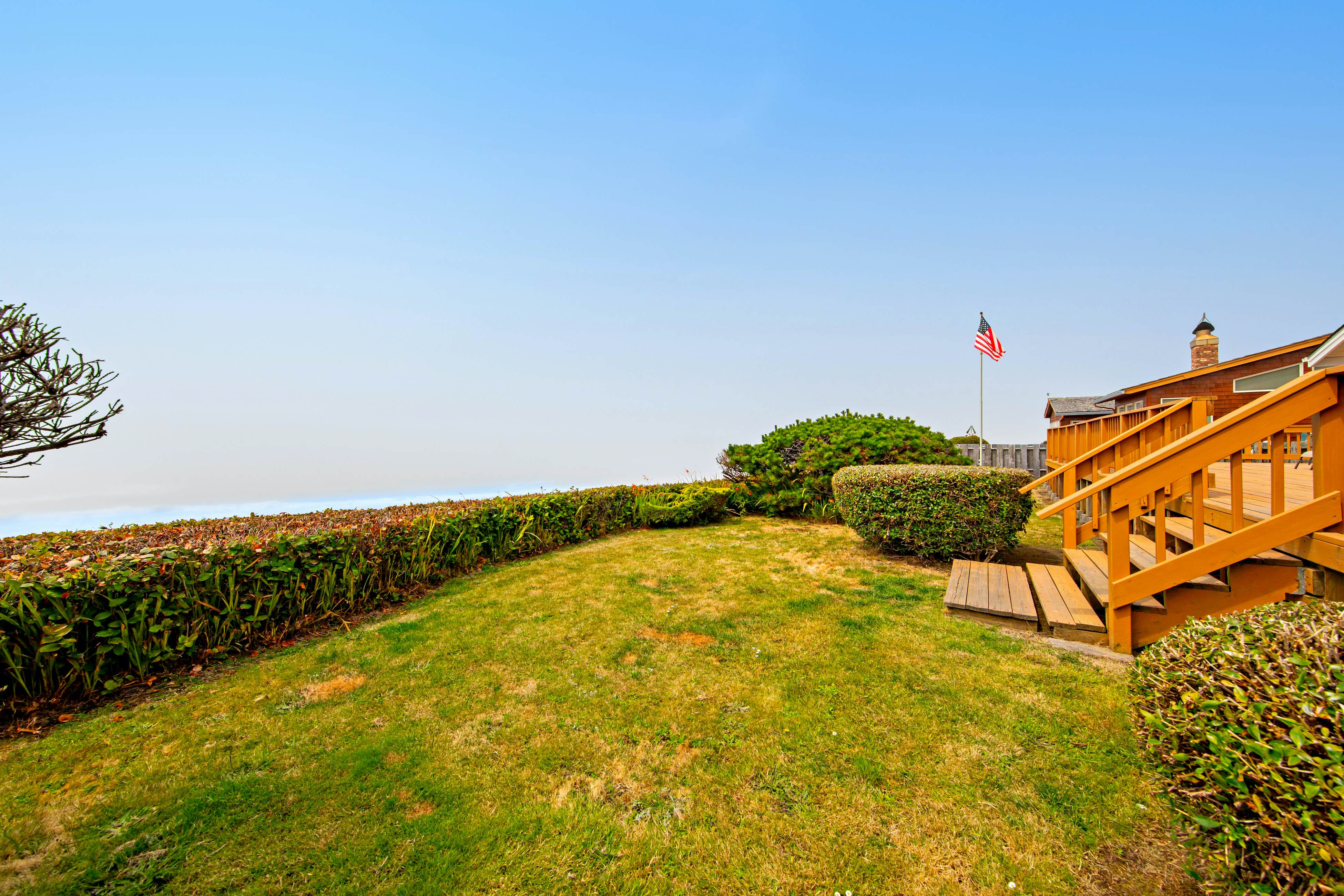 Oceanfront, dog-friendly house with deck, private hot tub & stunning views