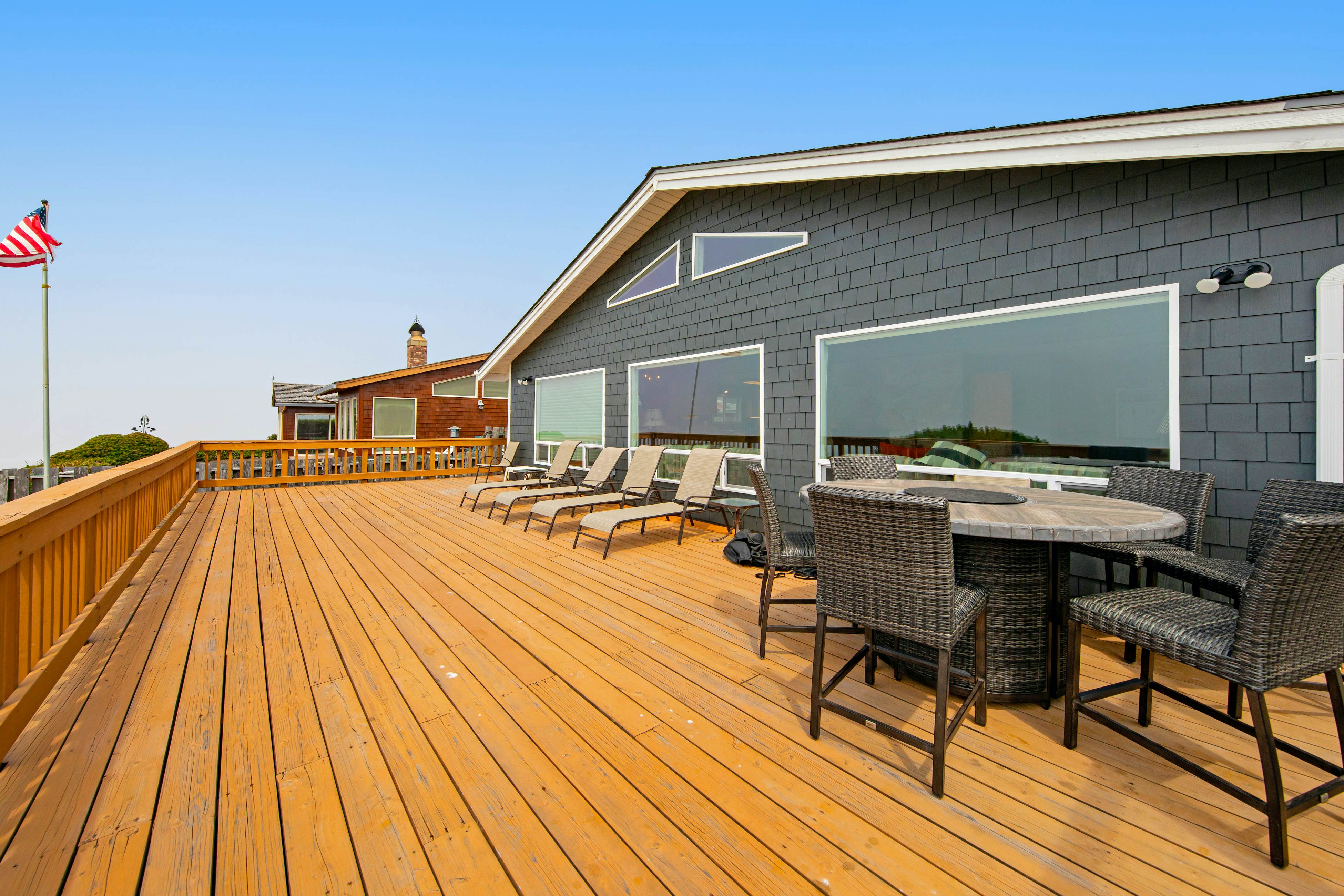 Oceanfront, dog-friendly house with deck, private hot tub & stunning views