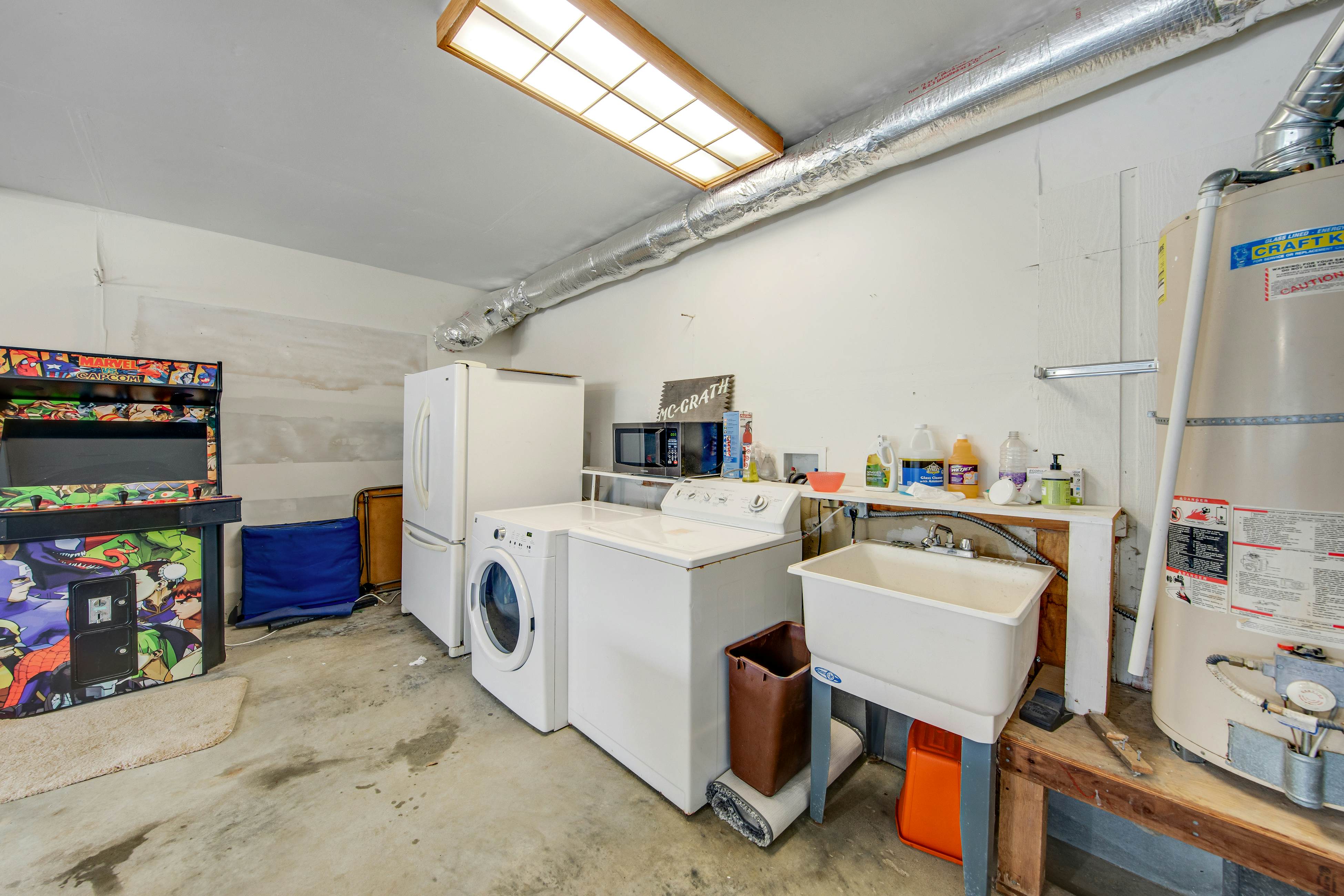 Oceanfront, dog-friendly house with deck, private hot tub & stunning views