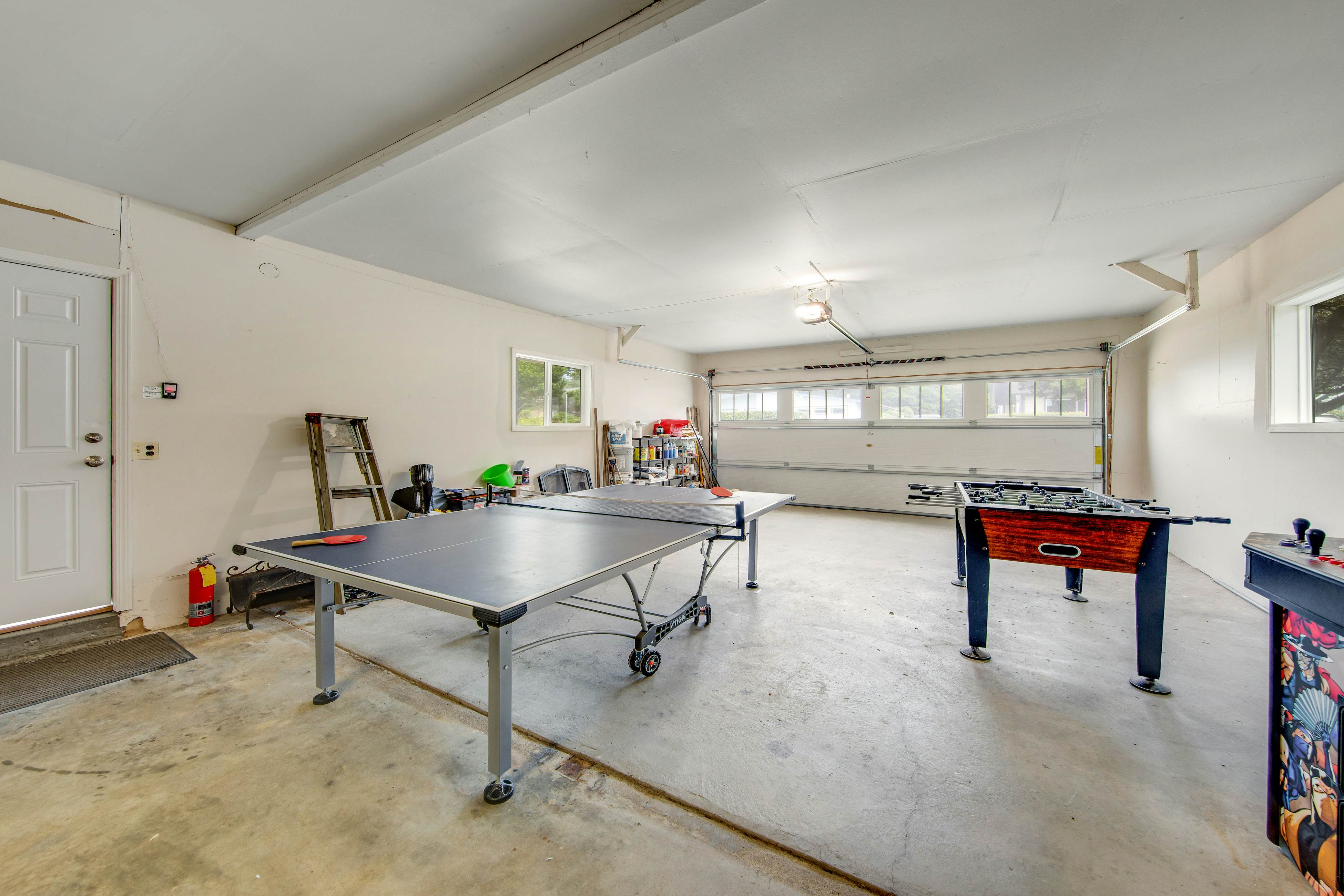 Oceanfront, dog-friendly house with deck, private hot tub & stunning views