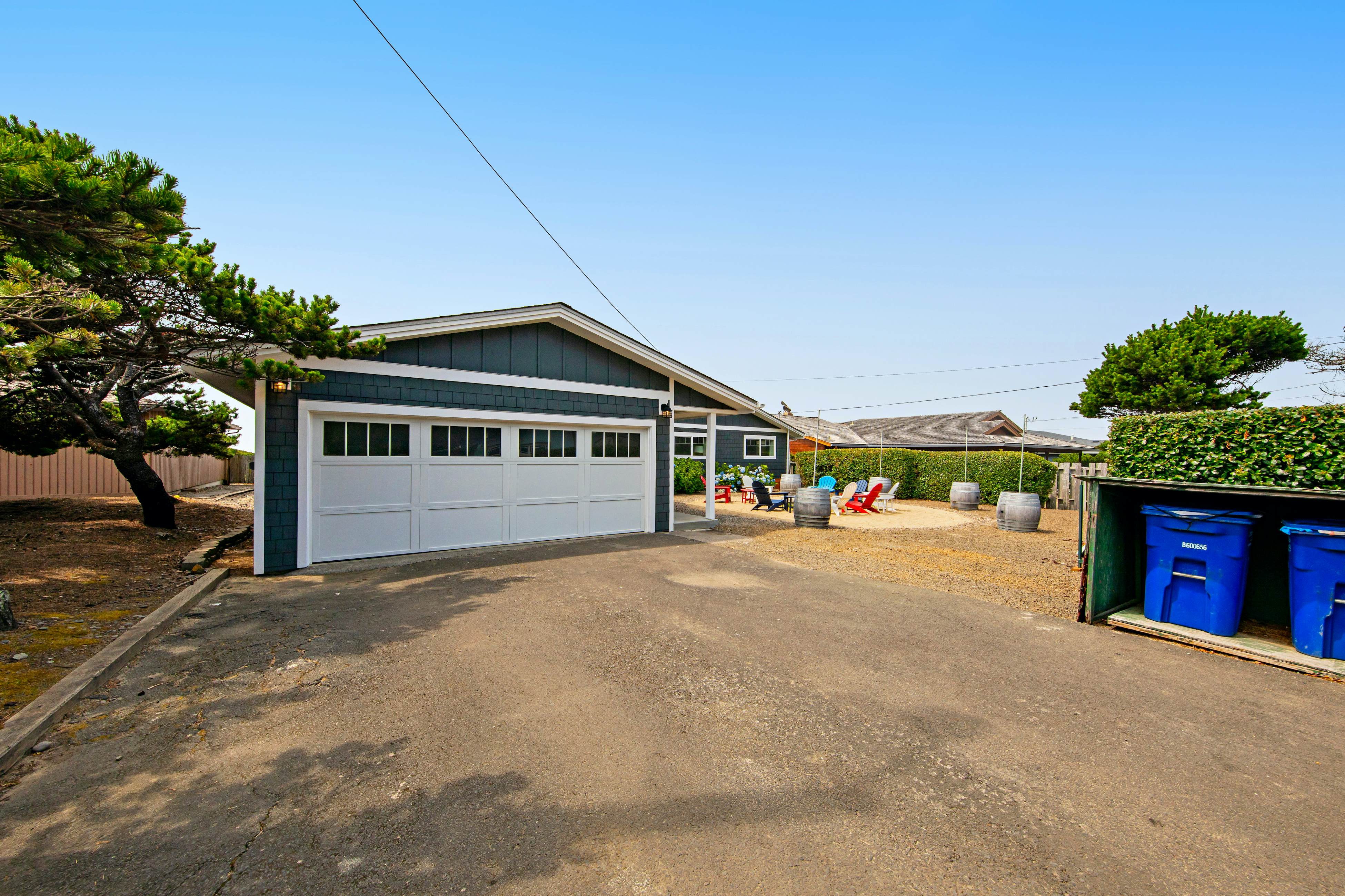 Oceanfront, dog-friendly house with deck, private hot tub & stunning views