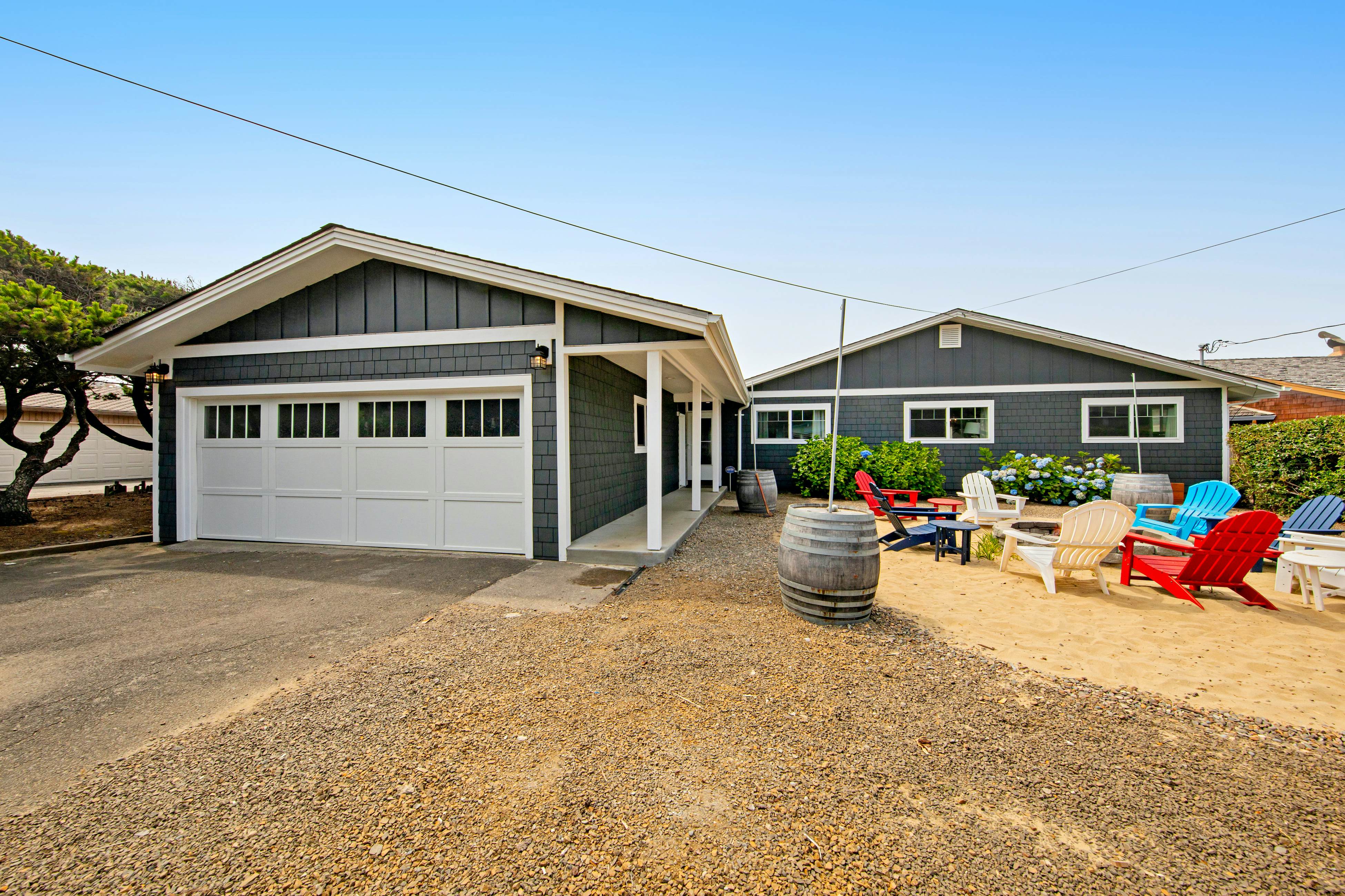 Oceanfront, dog-friendly house with deck, private hot tub & stunning views