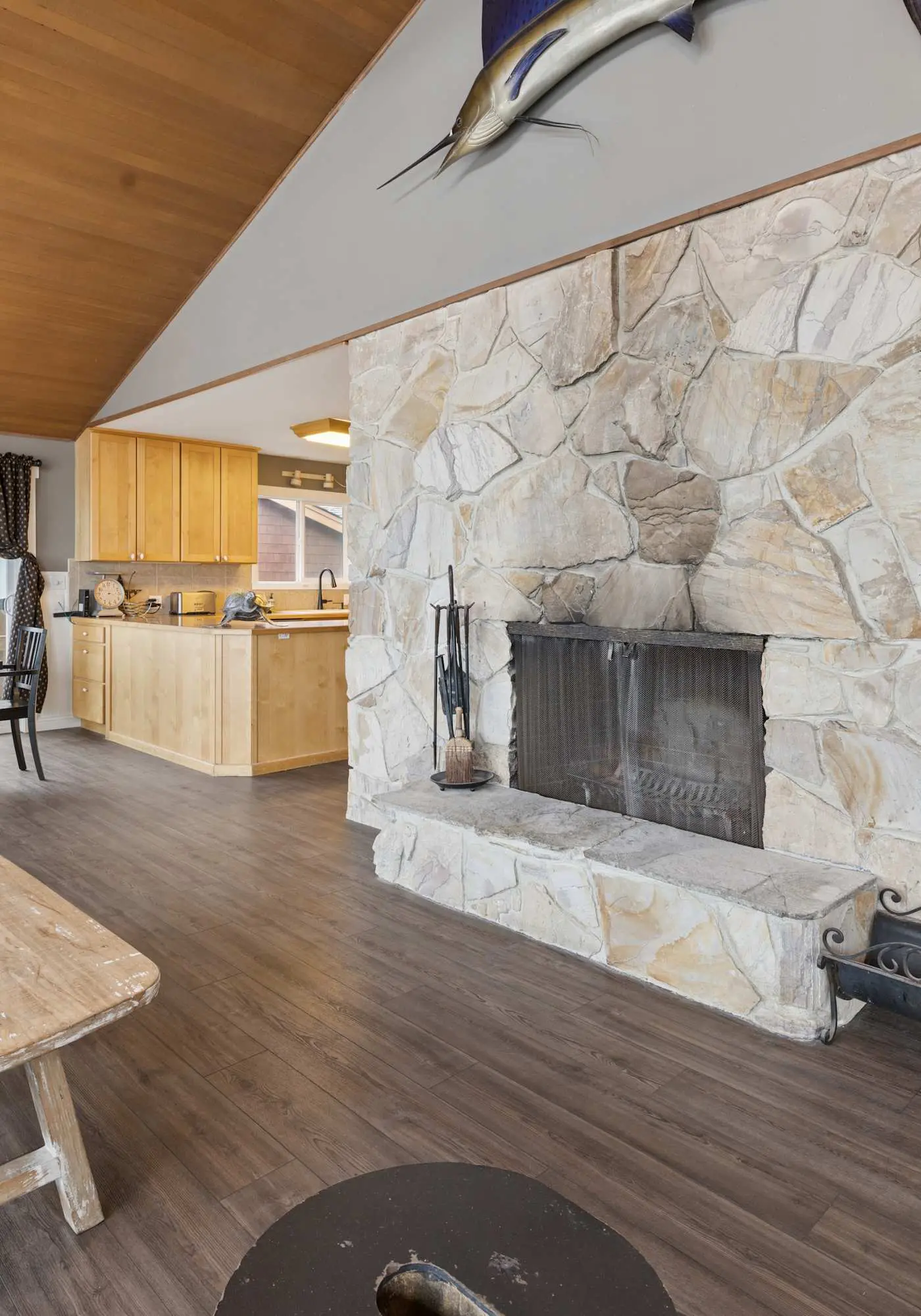 Oceanfront dog friendly house with deck private hot tub and stunning views