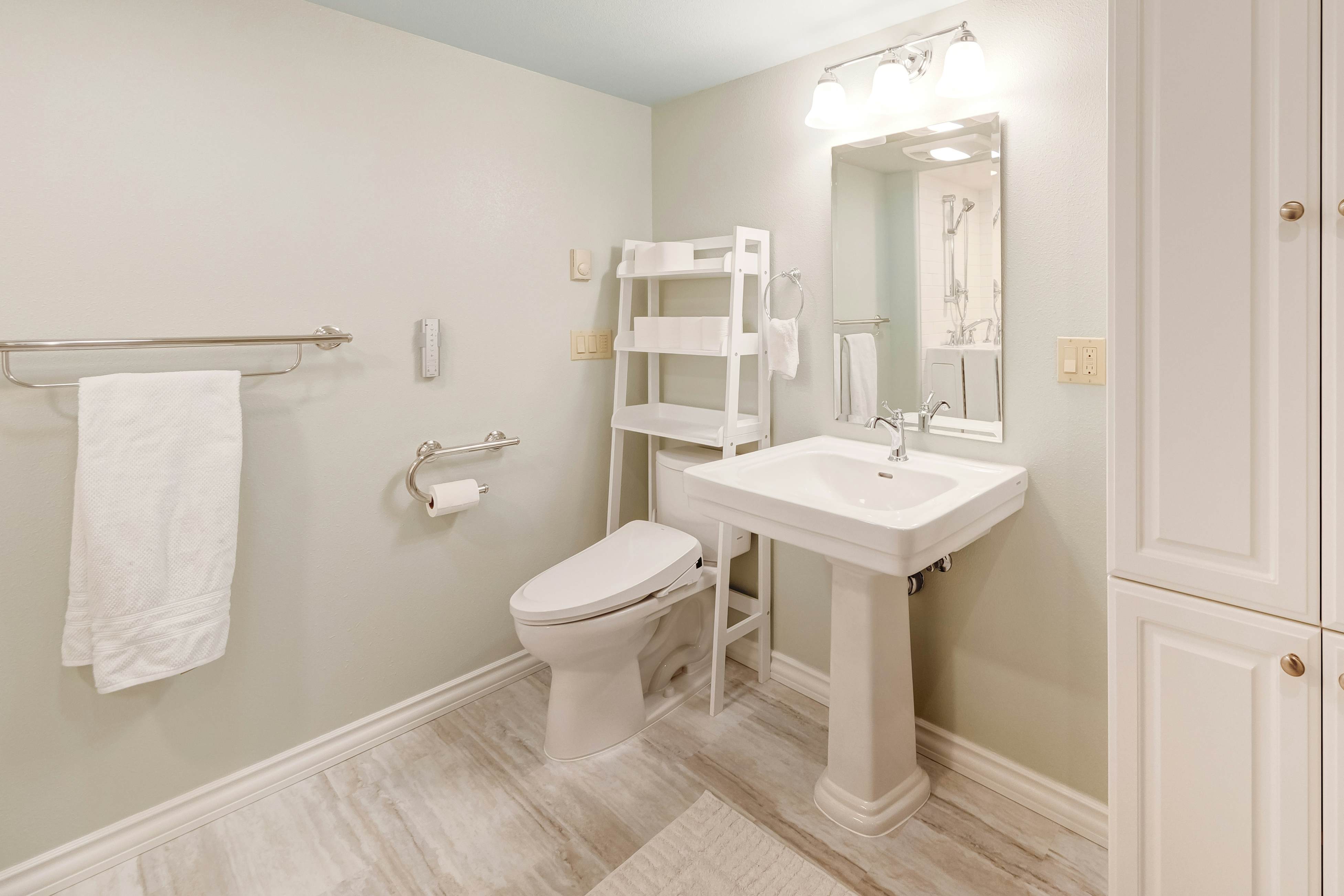 Dog-friendly home w/ enclosed yard, game room, private hot tub - near the beach