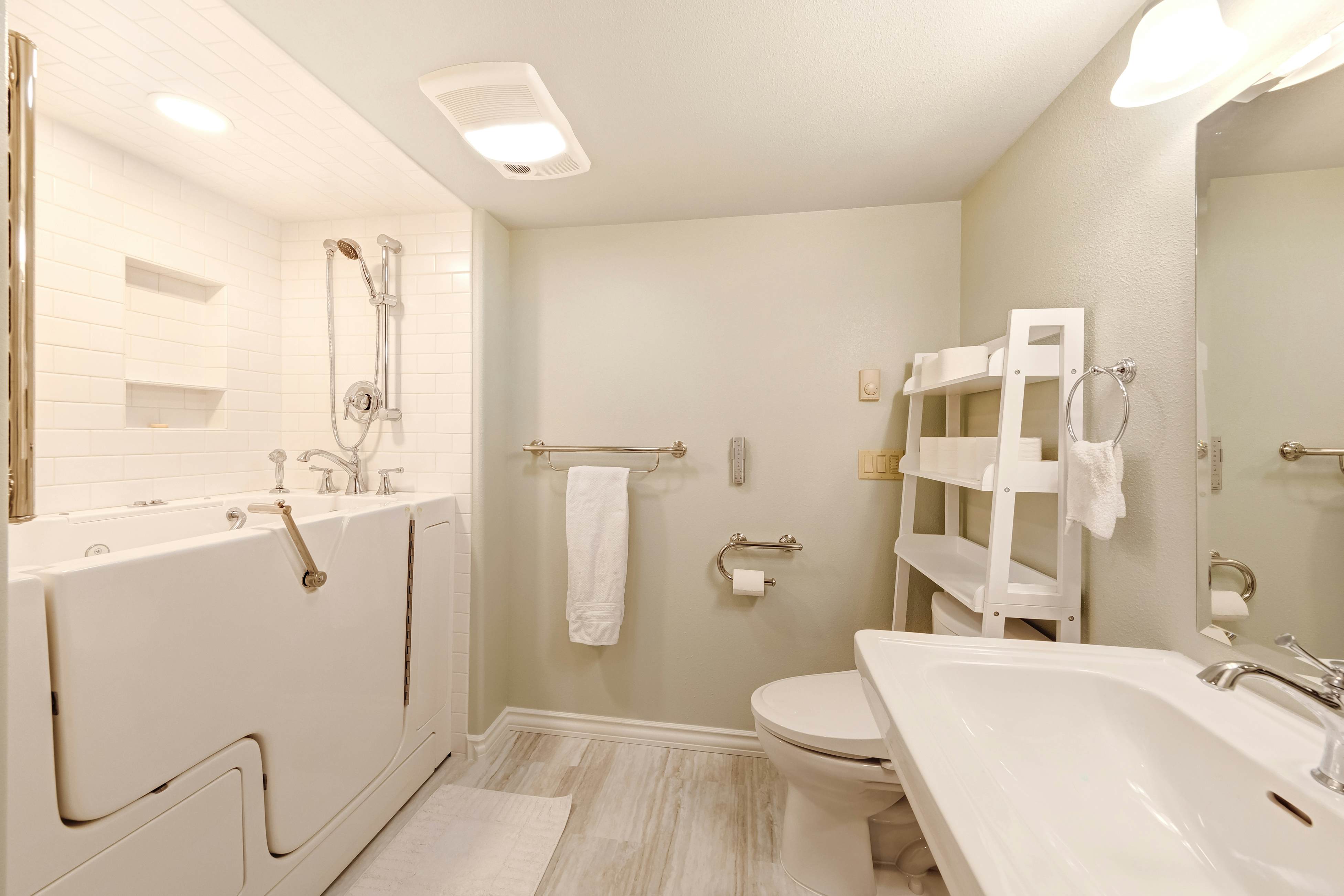 Dog-friendly home w/ enclosed yard, game room, private hot tub - near the beach