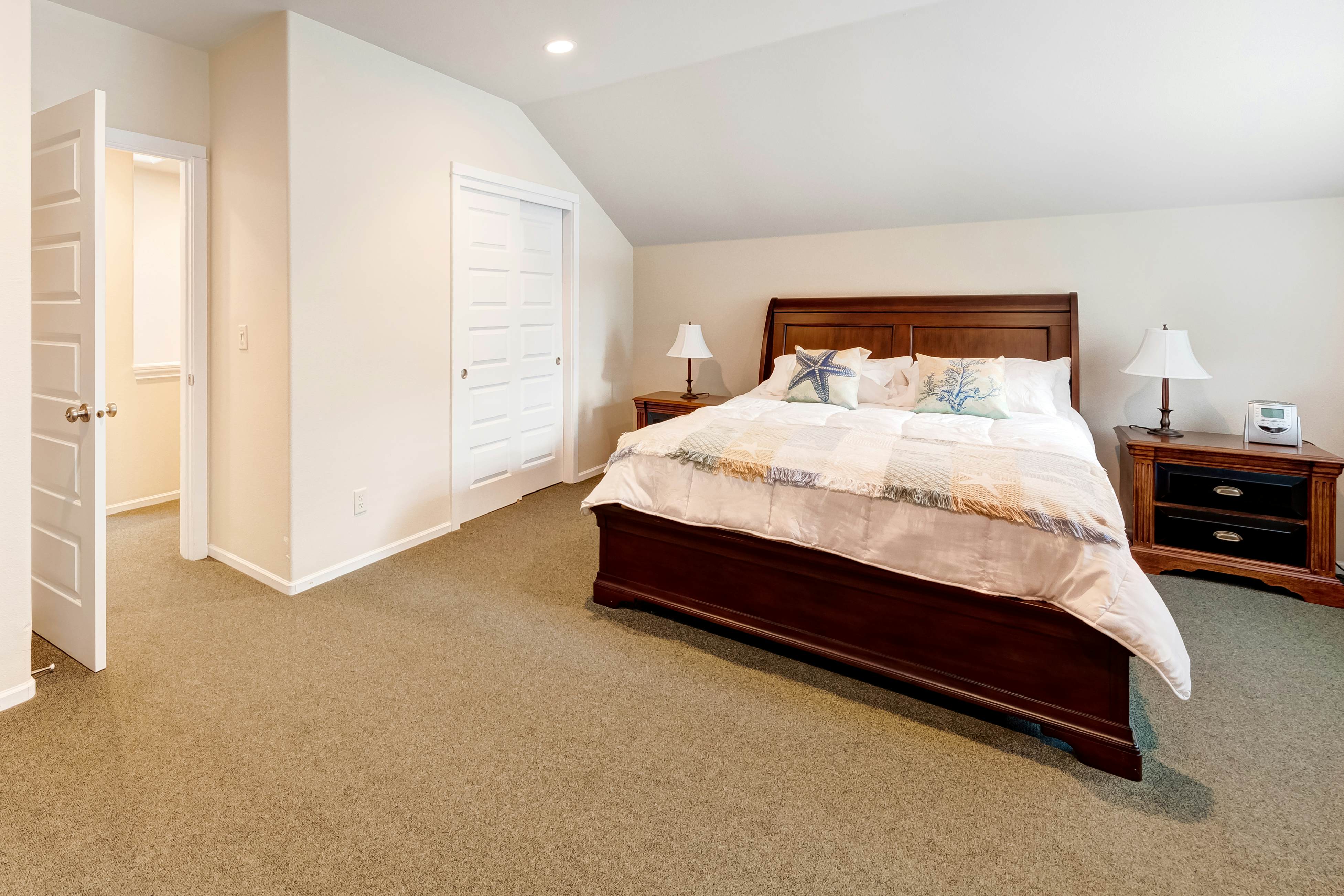 Dog-friendly home w/ enclosed yard, game room, private hot tub - near the beach