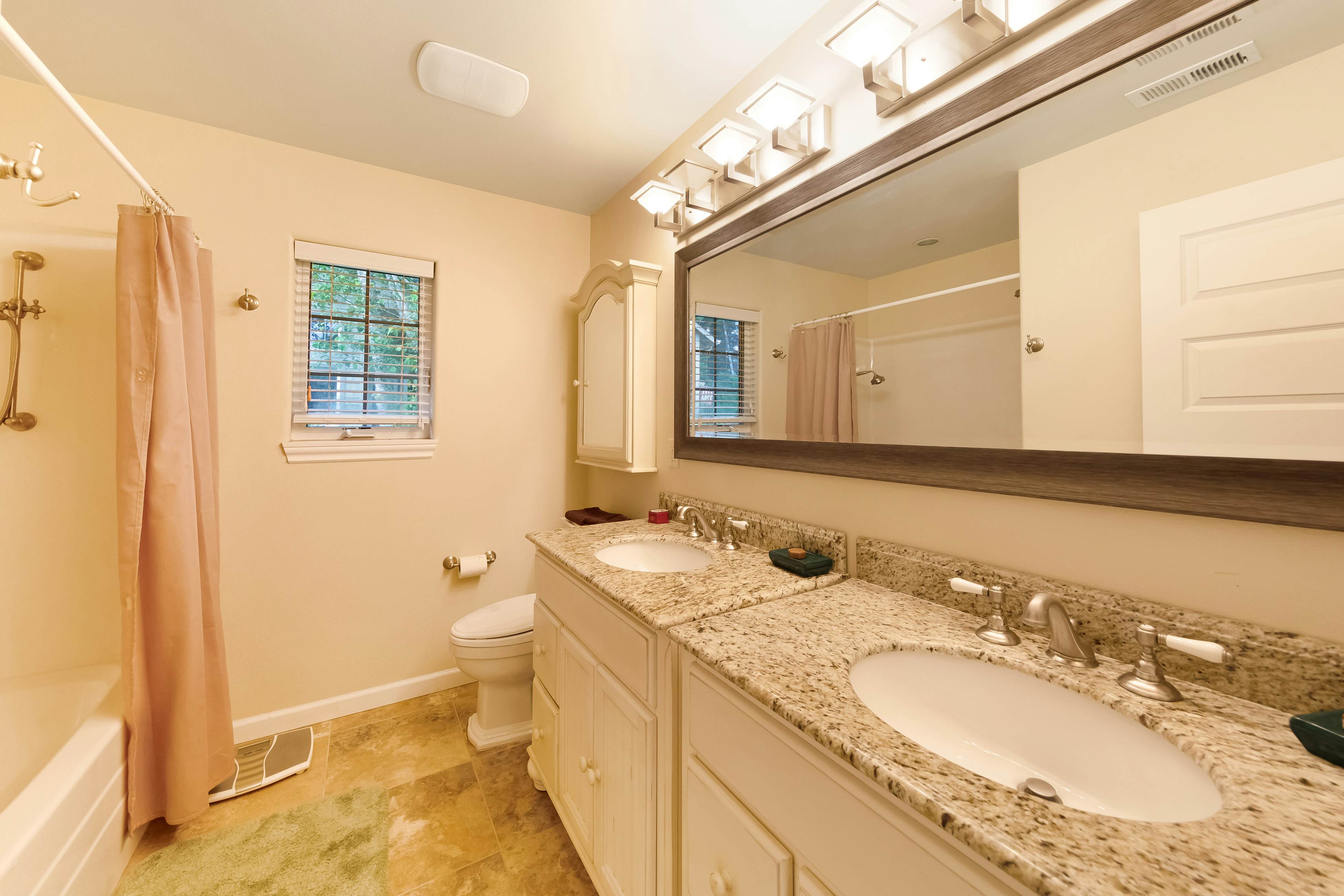 Dog-friendly home w/ enclosed yard, game room, private hot tub - near the beach