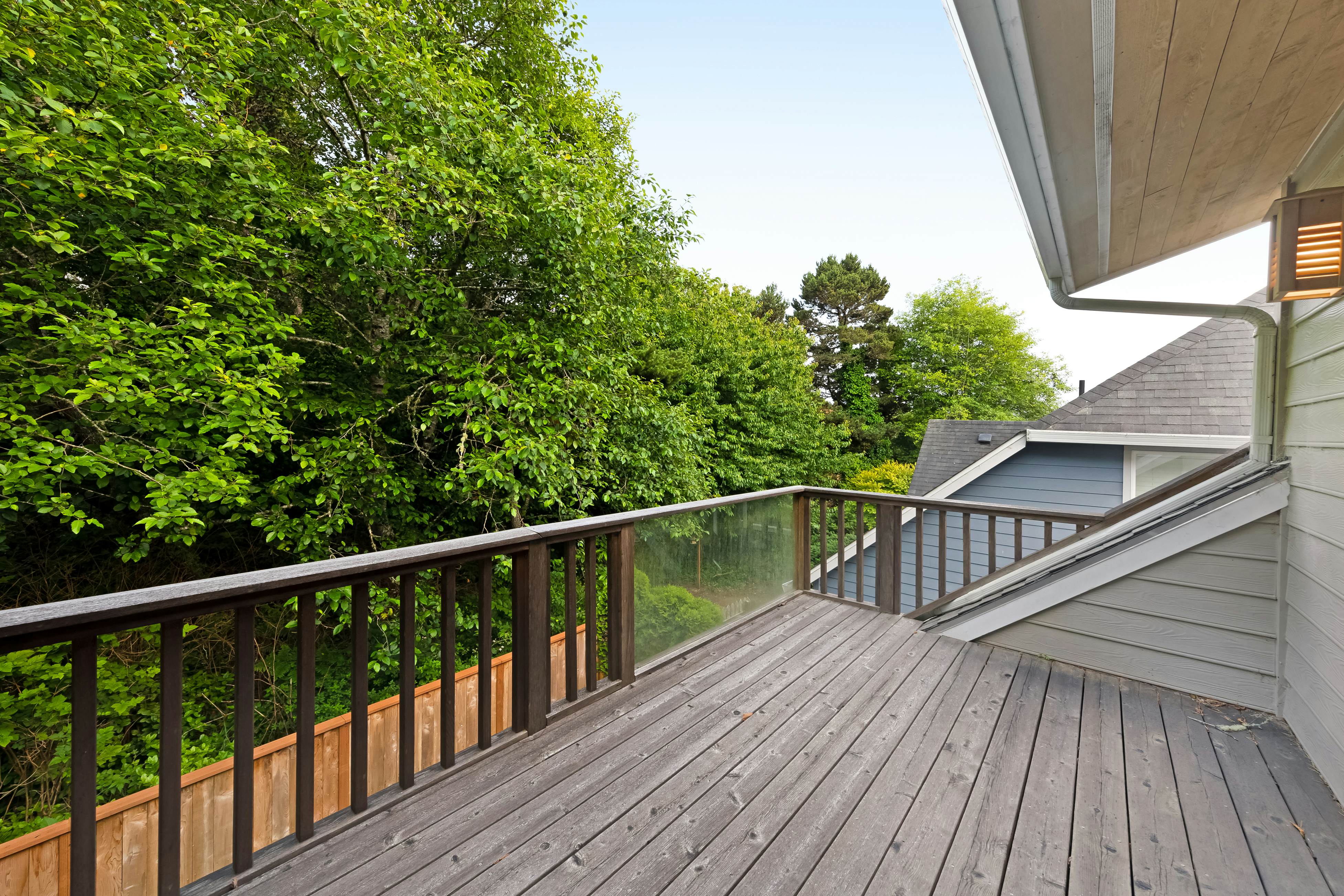 Dog-friendly home w/ enclosed yard, game room, private hot tub - near the beach