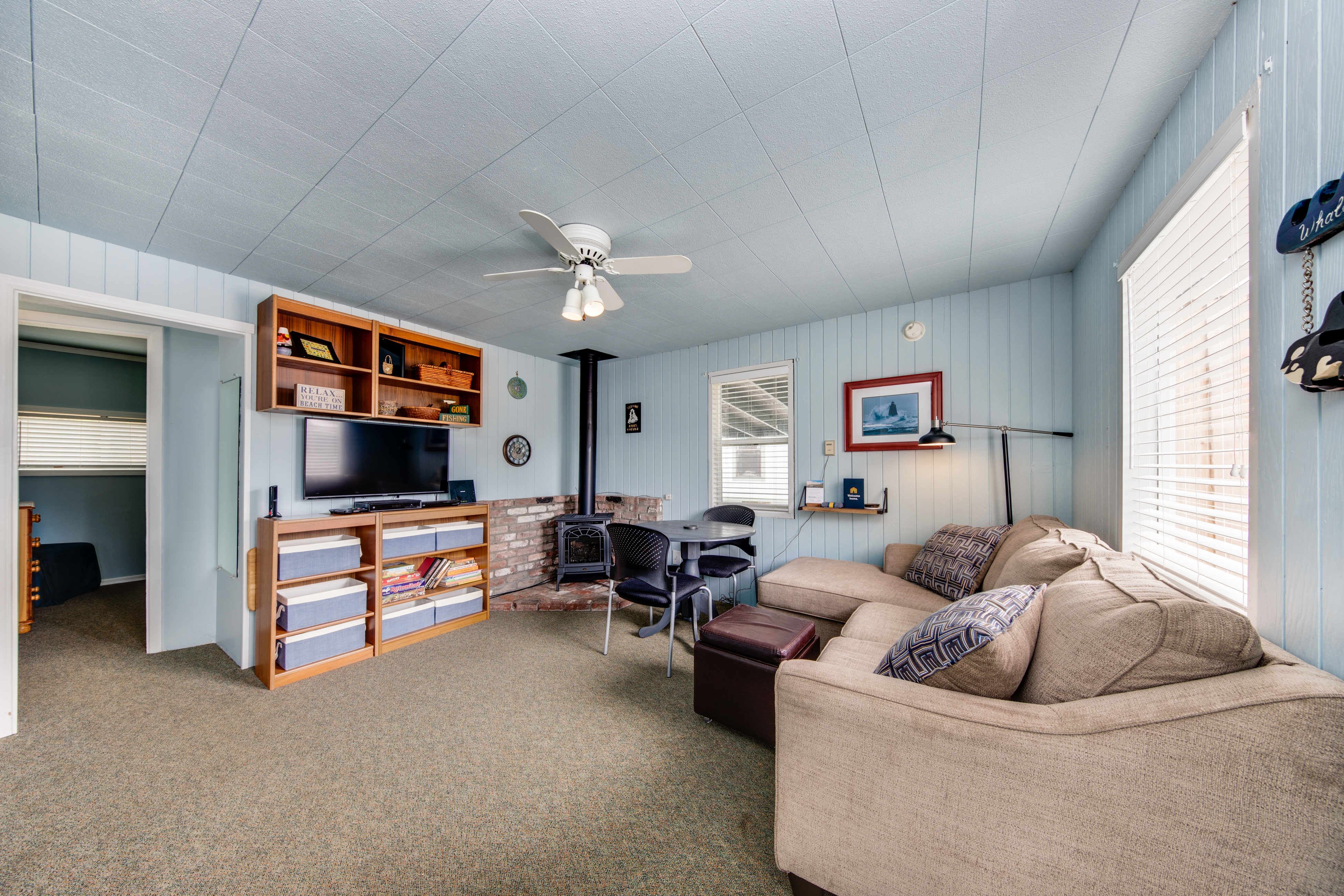 Cottage near the beach perfect for a couple with deck grill and fireplace