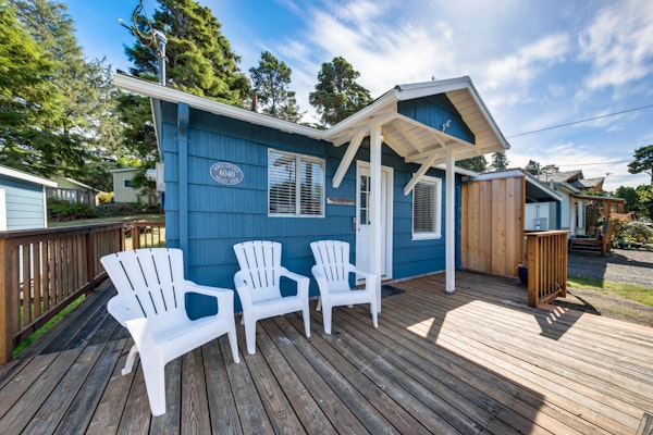 Cottage near the beach perfect for a couple with deck grill and fireplace