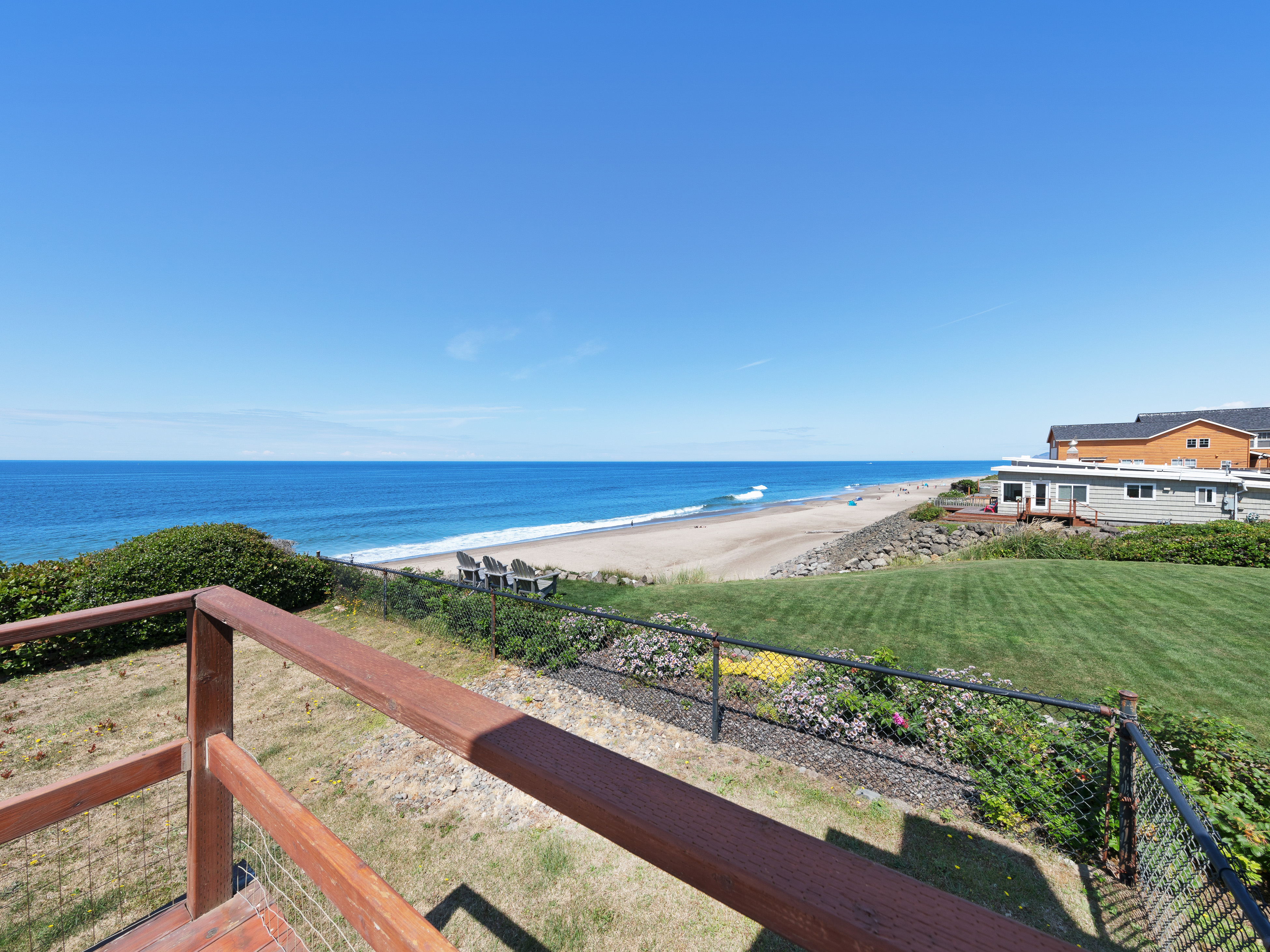 Charming Oceanfront Home with Nearby Beach Access and Amazing Ocean Views
