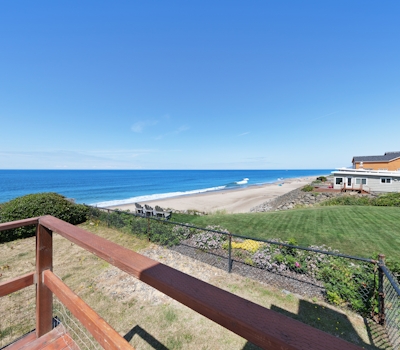 Charming Oceanfront Home with Nearby Beach Access and Amazing Ocean Views