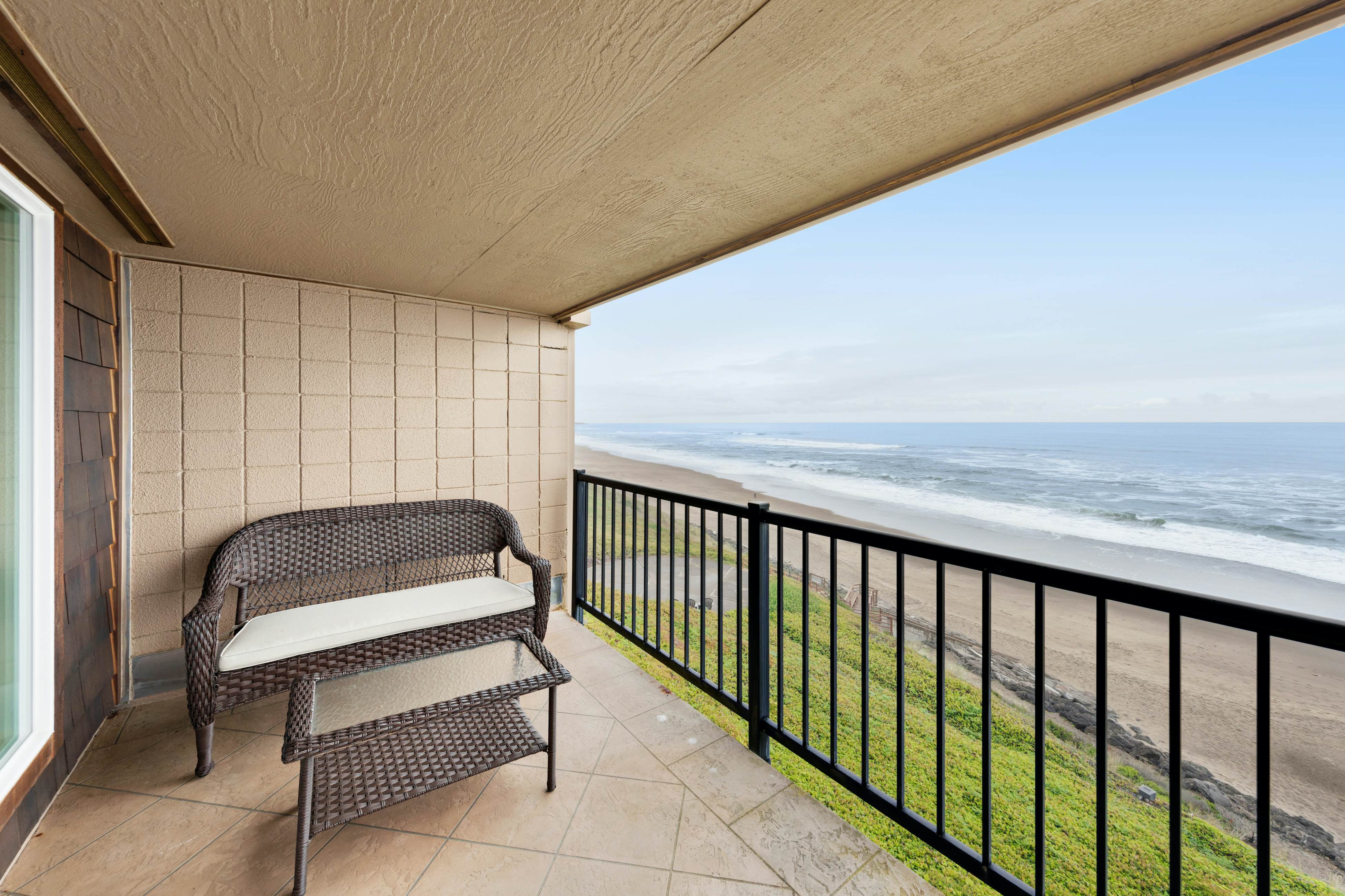Lovely oceanfront condo with sweeping water views, & balcony