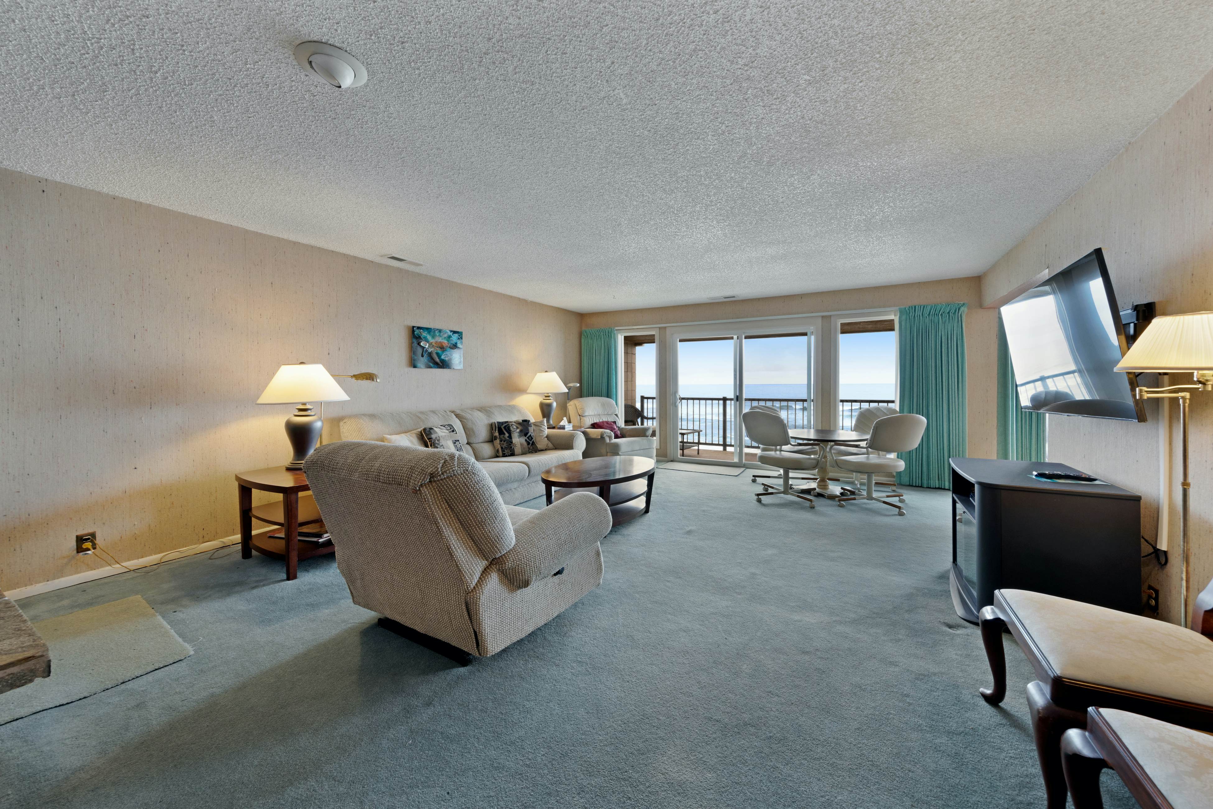 Lovely oceanfront condo with sweeping water views, & balcony