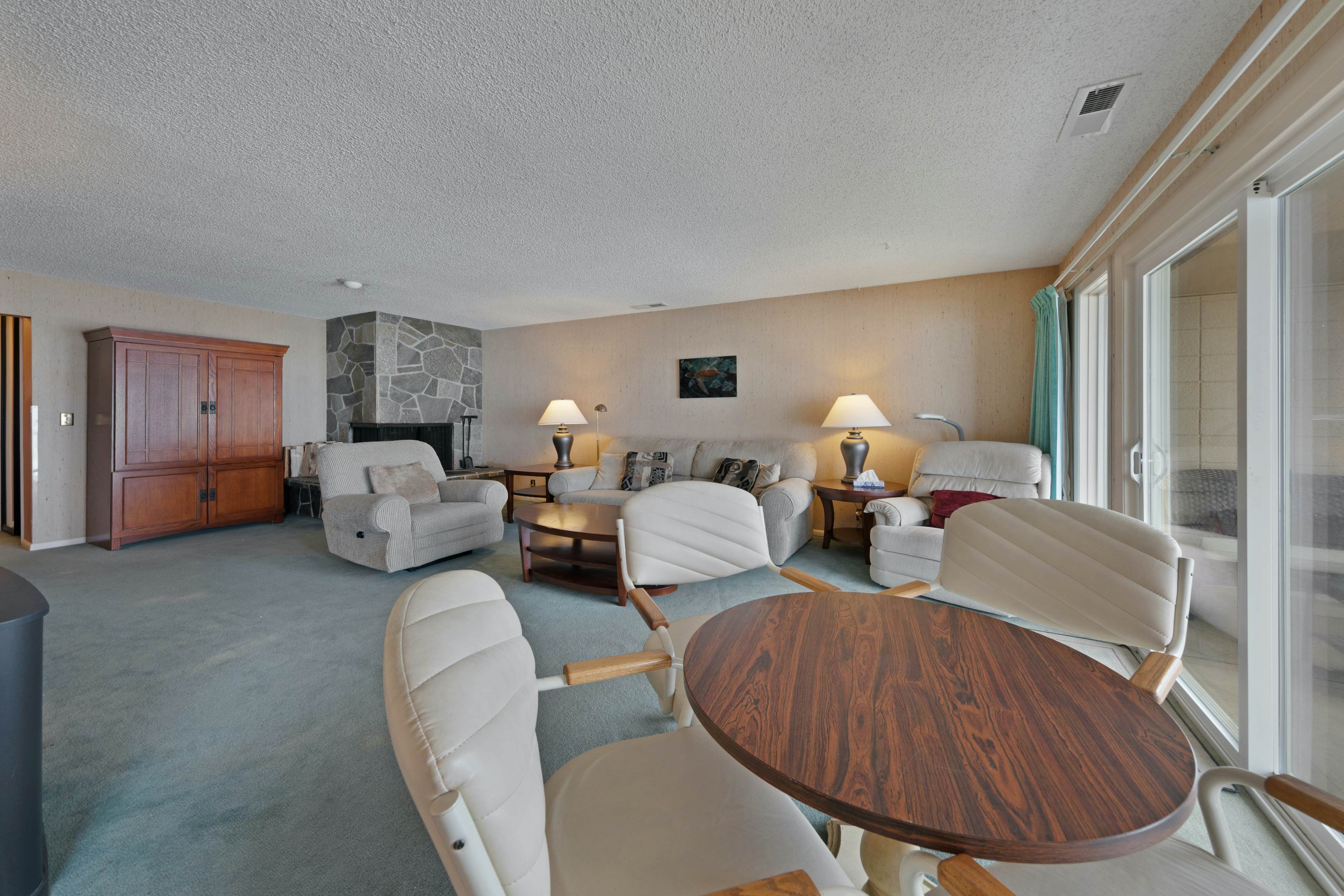 Lovely oceanfront condo with sweeping water views, & balcony