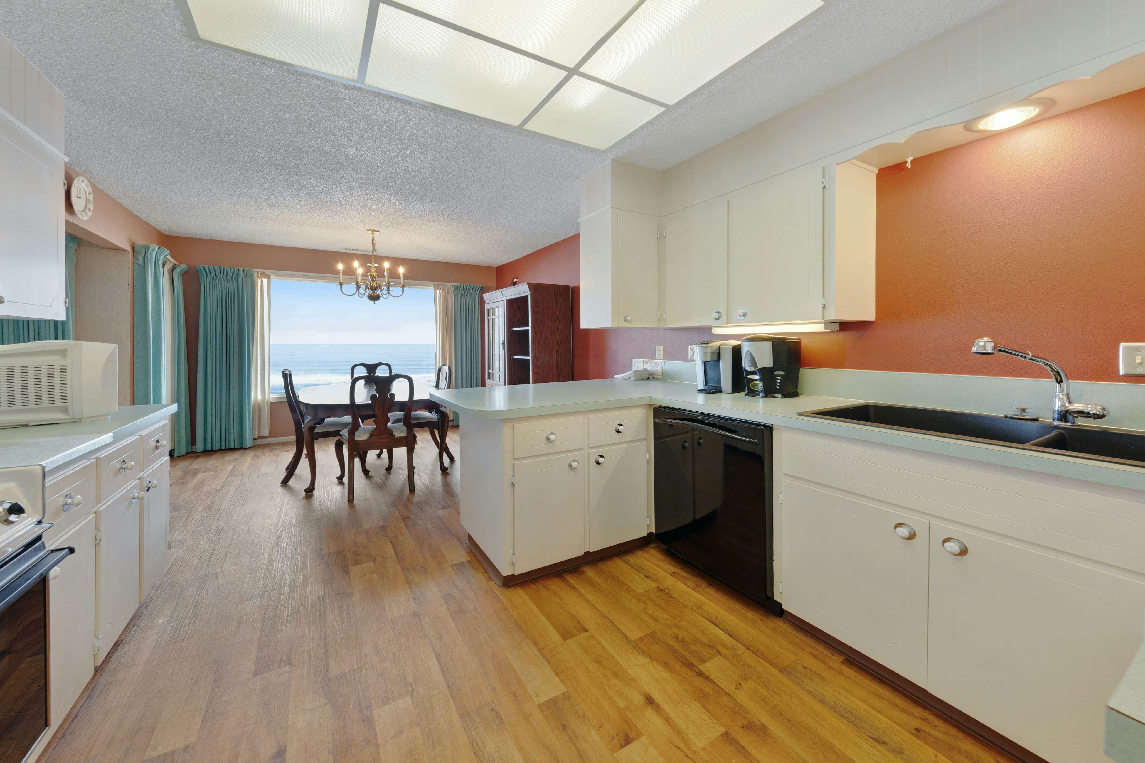 Lovely oceanfront condo with sweeping water views, & balcony