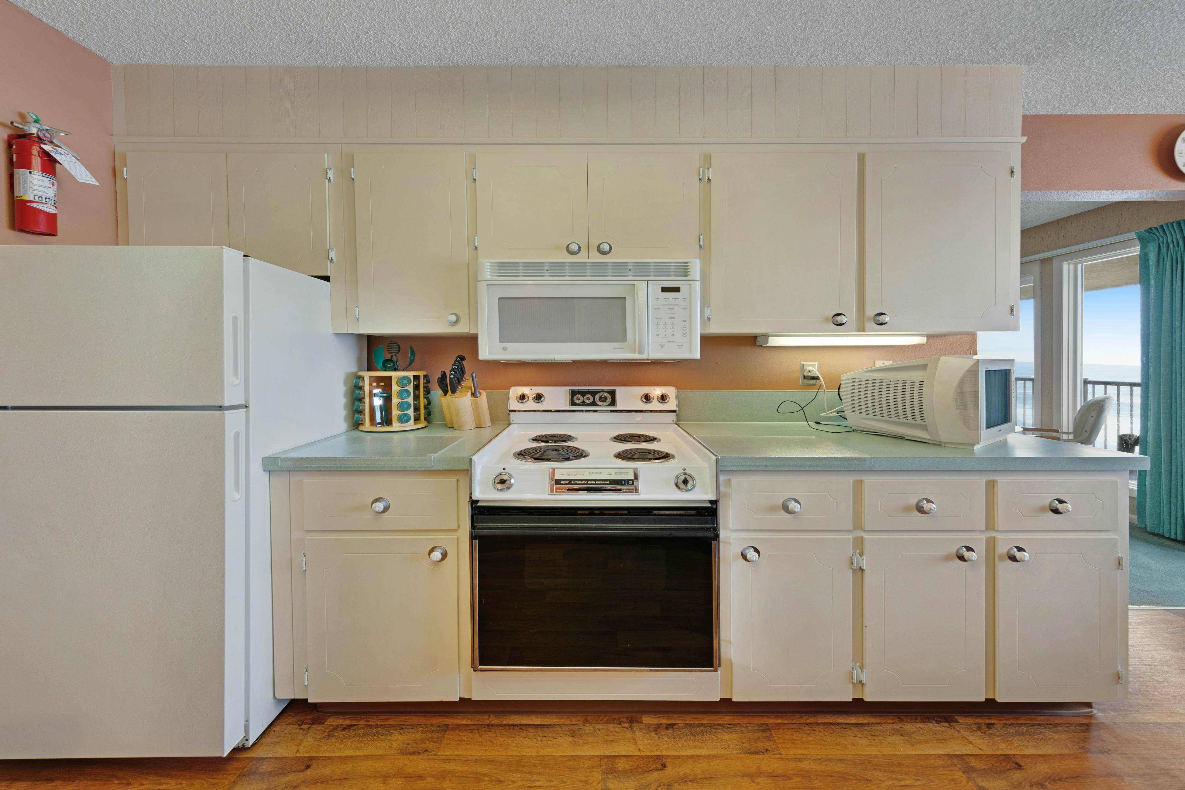 Lovely oceanfront condo with sweeping water views, & balcony