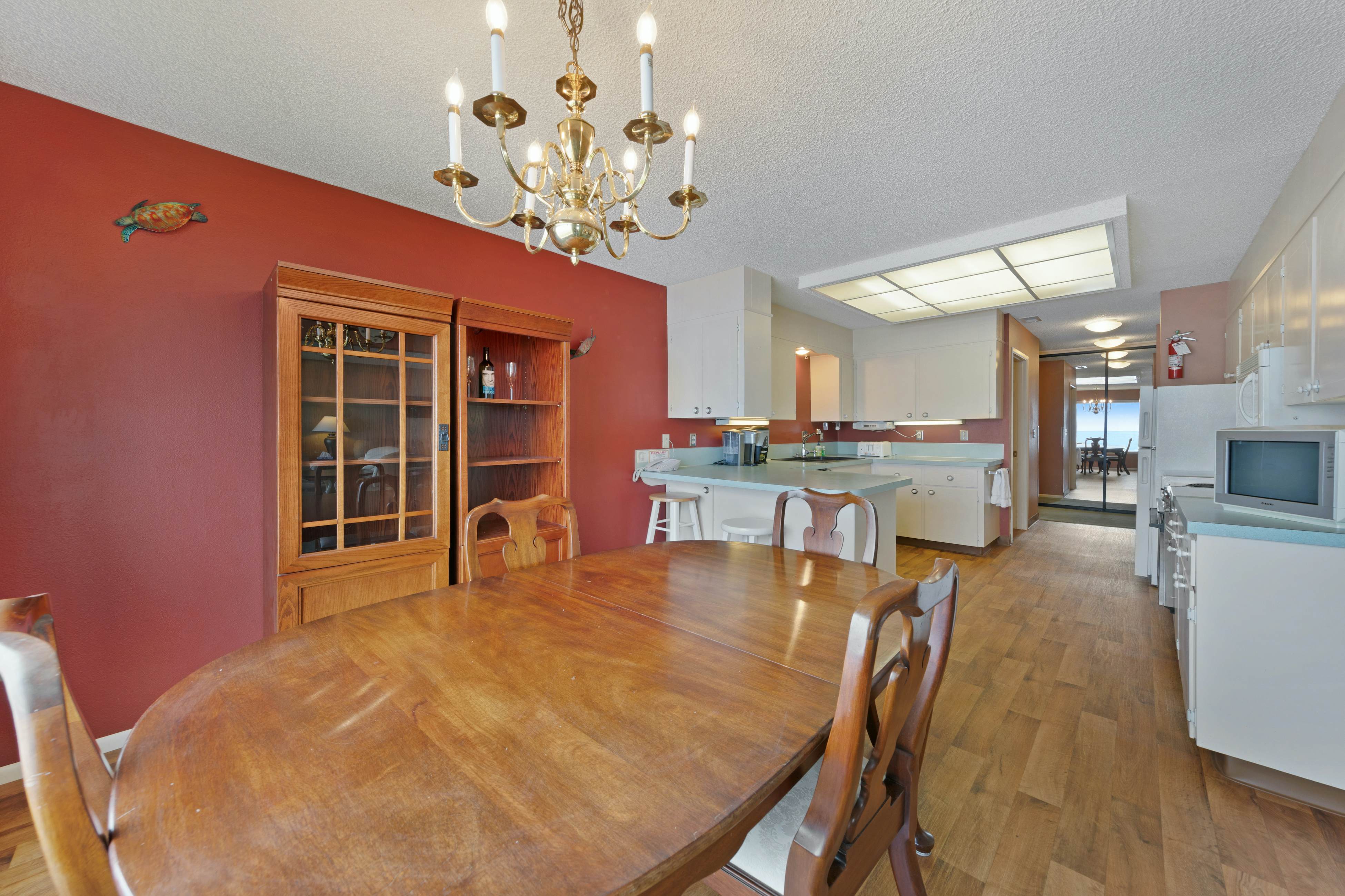 Lovely oceanfront condo with sweeping water views, & balcony