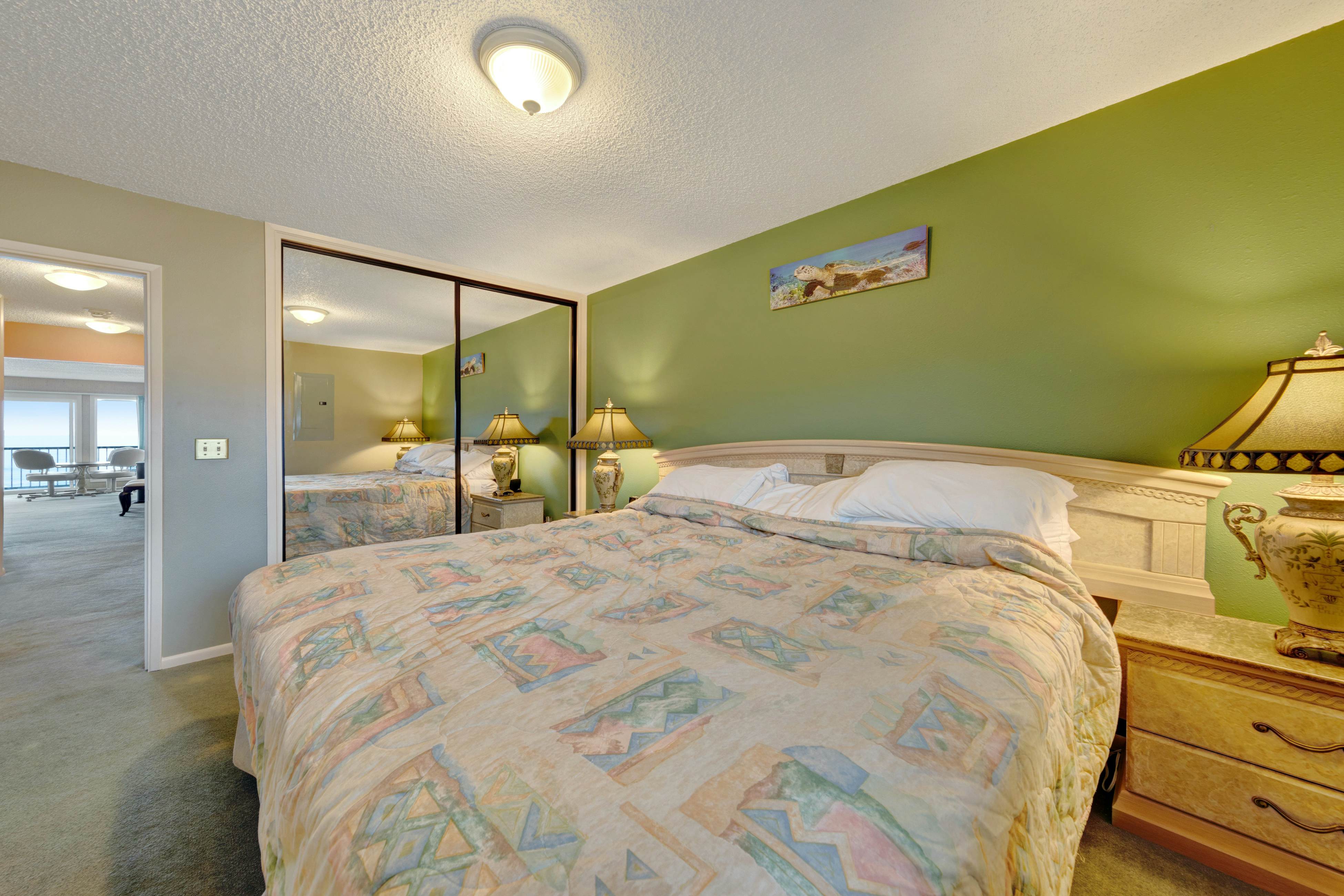 Lovely oceanfront condo with sweeping water views, & balcony