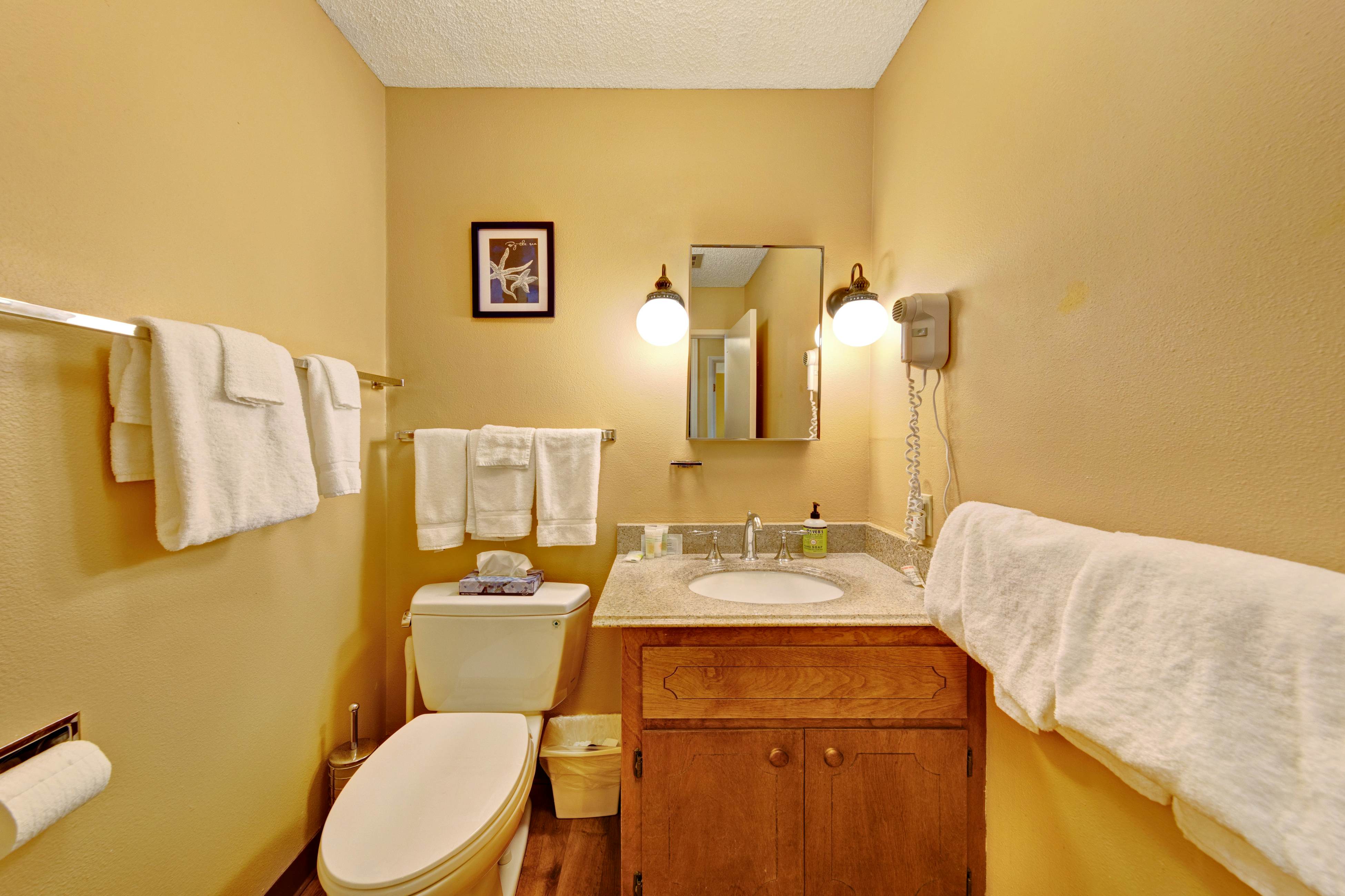 Lovely oceanfront condo with sweeping water views, & balcony