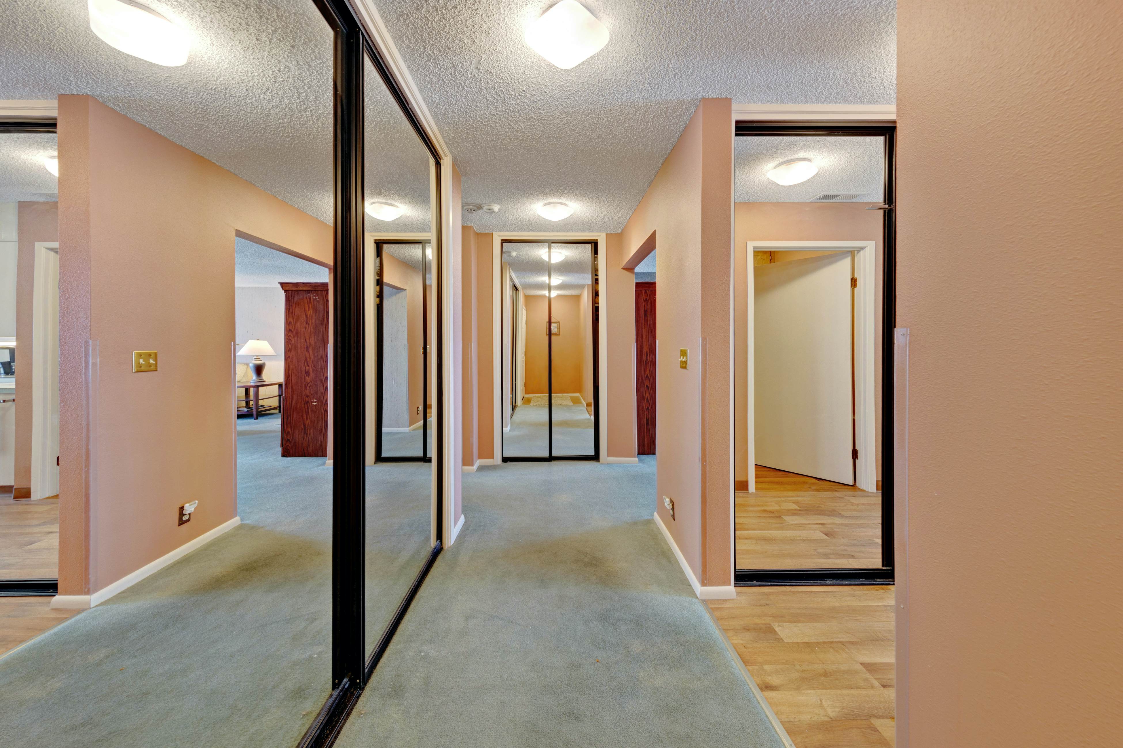 Lovely oceanfront condo with sweeping water views, & balcony