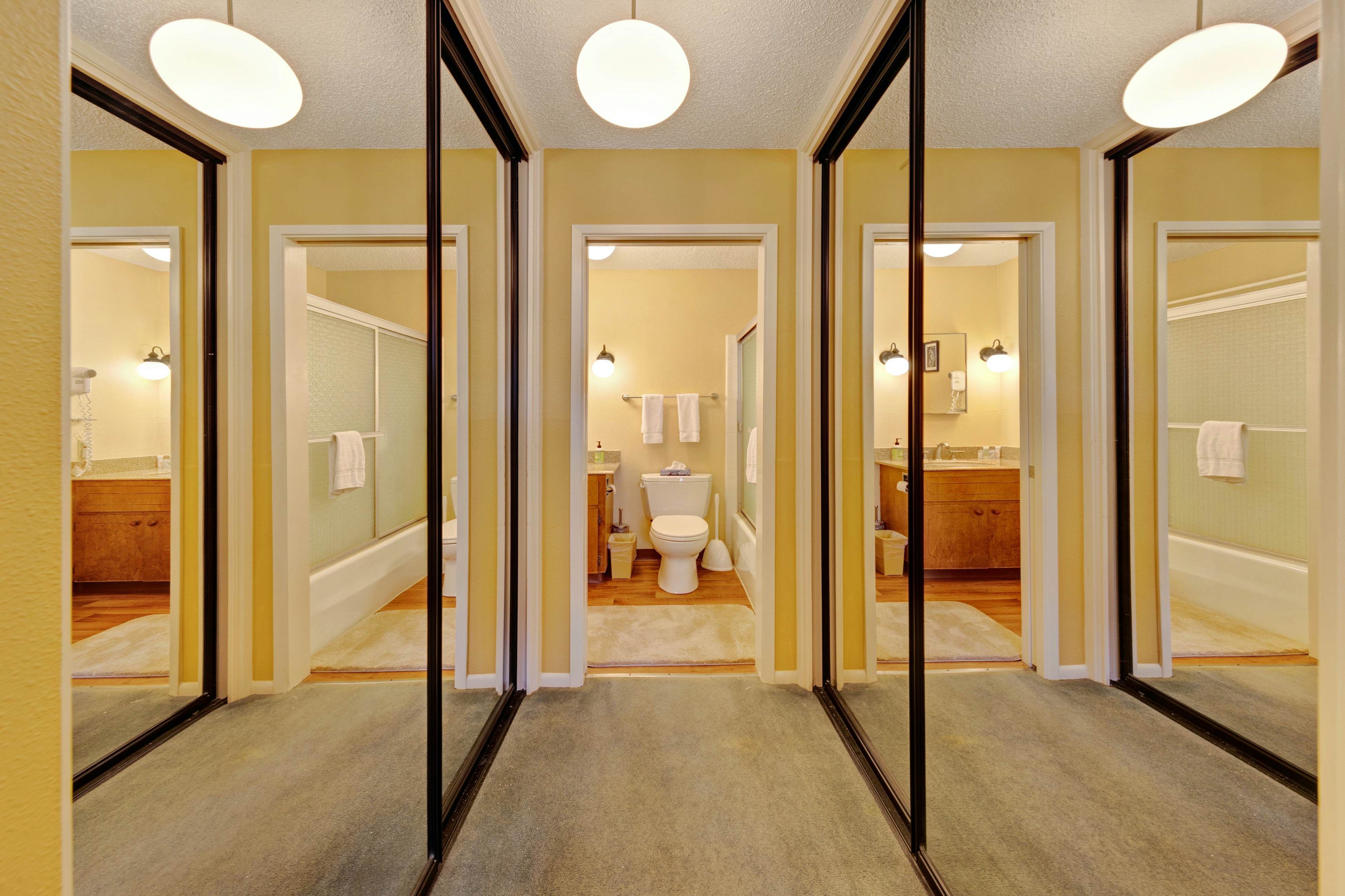 Lovely oceanfront condo with sweeping water views, & balcony