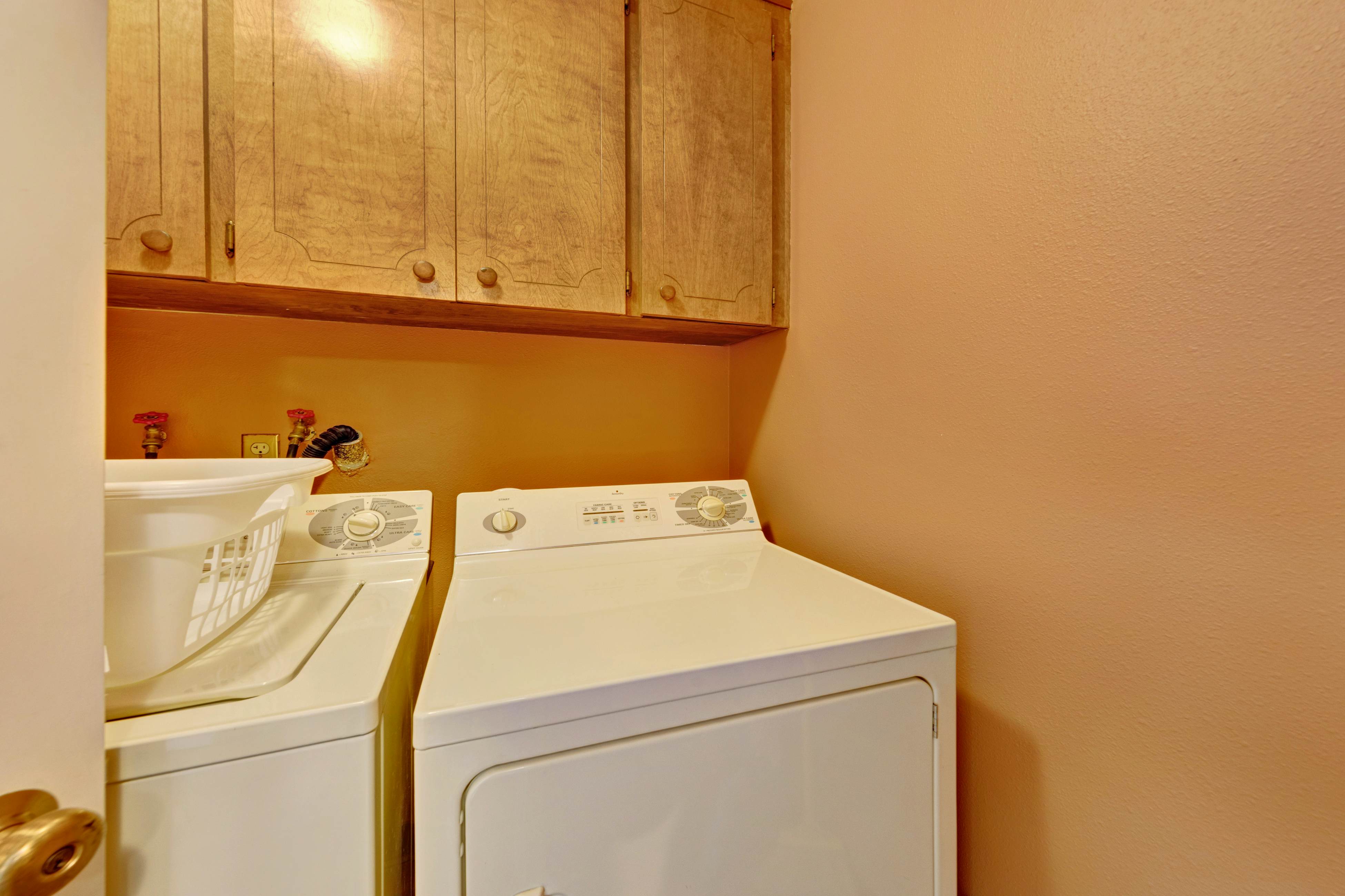 Lovely oceanfront condo with sweeping water views, & balcony