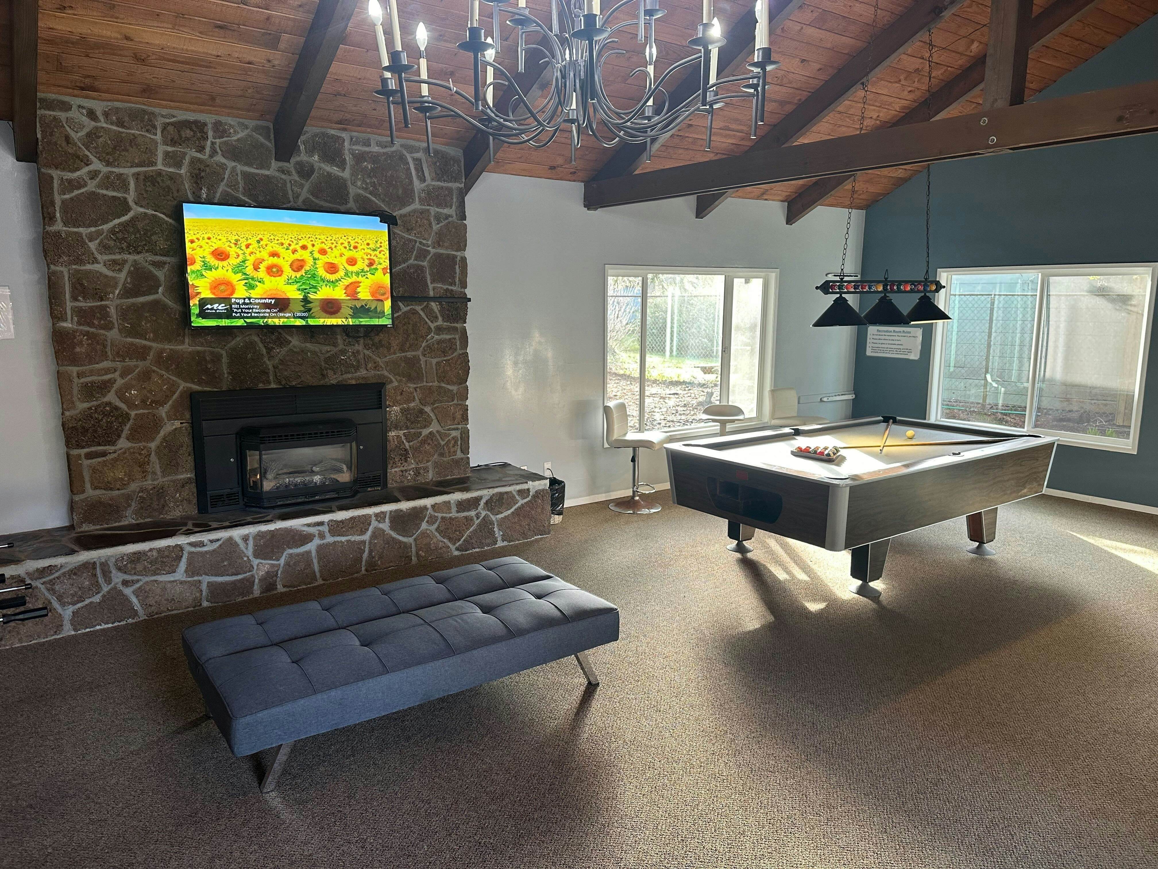 Lovely oceanfront condo with sweeping water views, & balcony