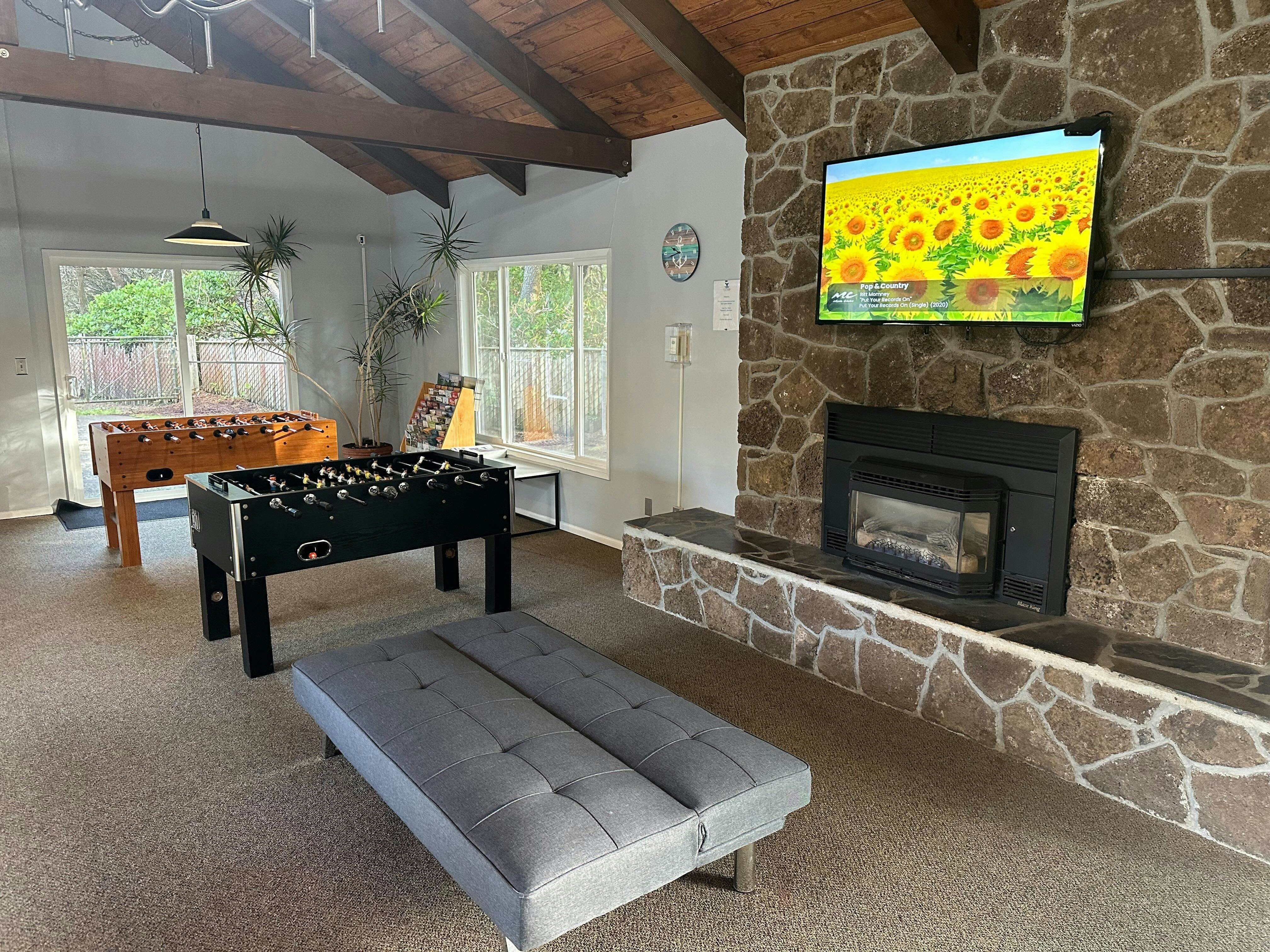 Lovely oceanfront condo with sweeping water views, & balcony