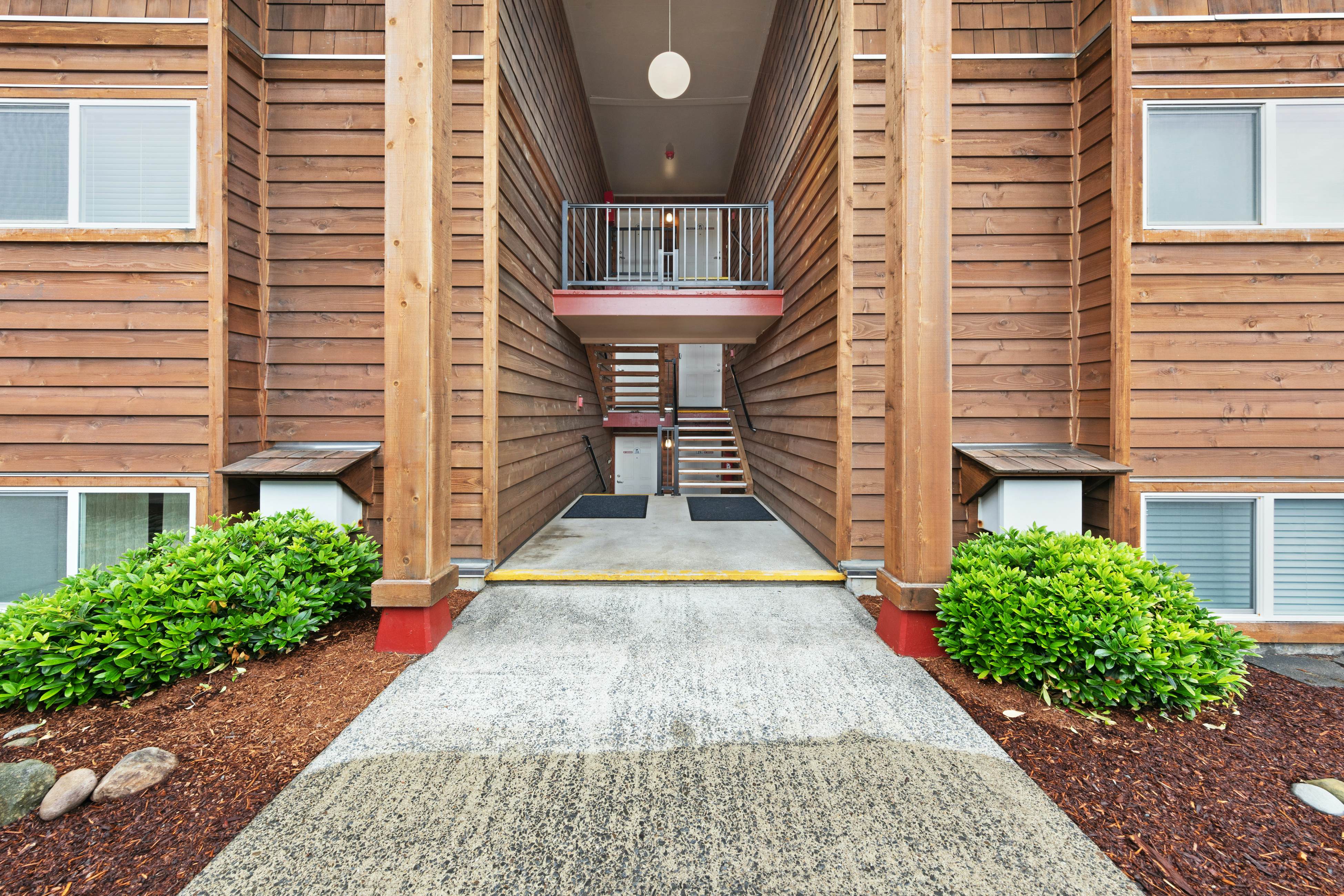 Lovely oceanfront condo with sweeping water views, & balcony